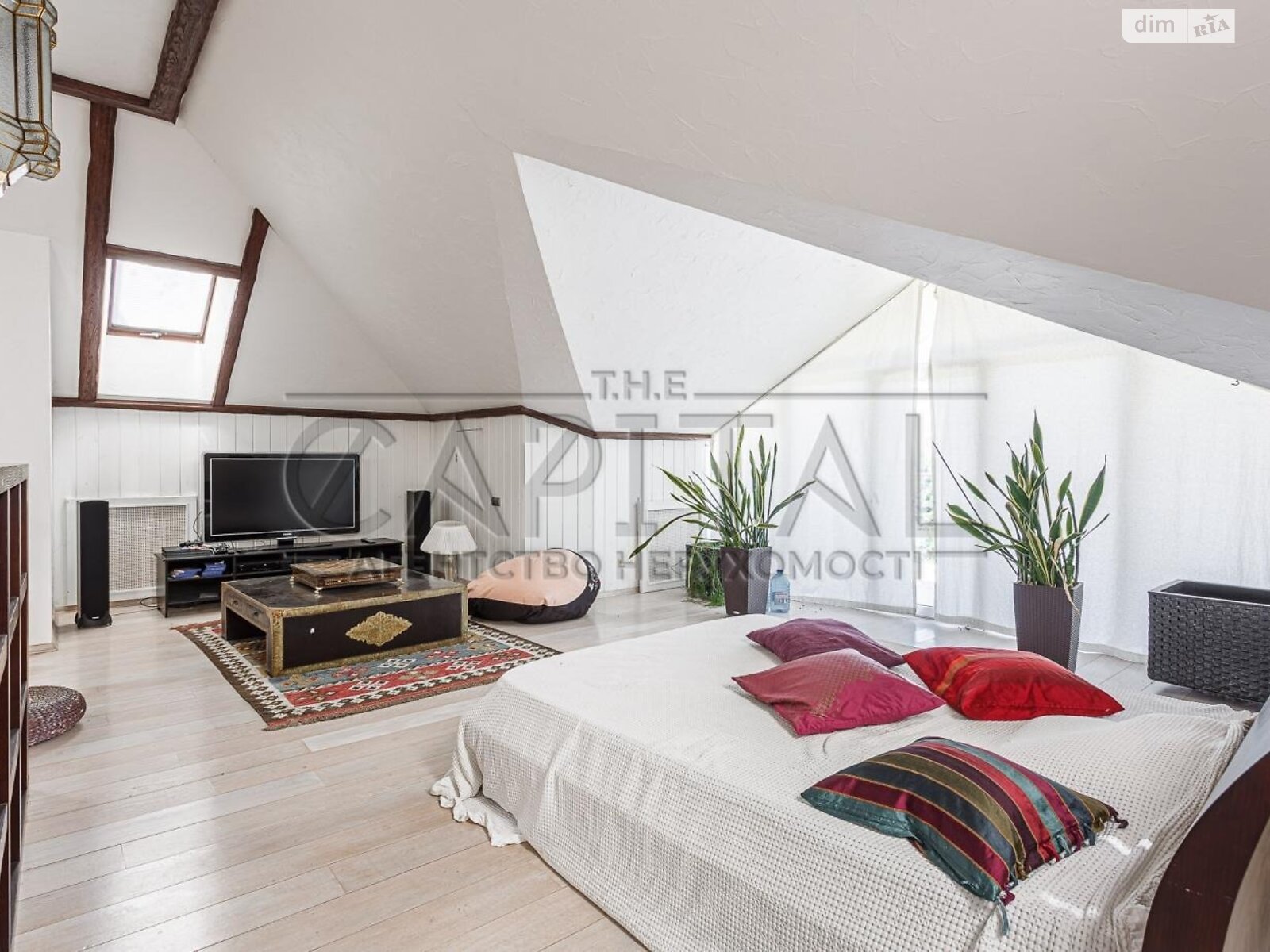 триповерховий будинок з мансардою, 800 кв. м, цегла. Продаж у Крюківщині фото 1 триповерховий будинок з мансардою, 800 кв. м, цегла. Продаж у Крюківщині фото 1