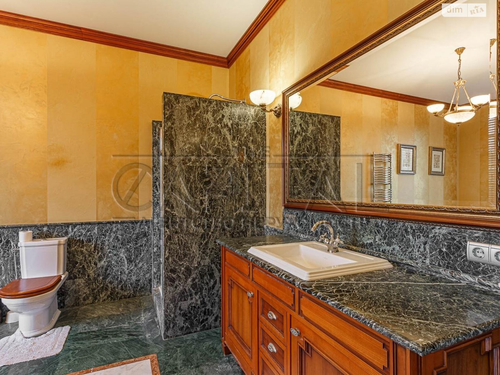 триповерховий будинок з мансардою, 800 кв. м, цегла. Продаж у Крюківщині фото 1 триповерховий будинок з мансардою, 800 кв. м, цегла. Продаж у Крюківщині фото 1