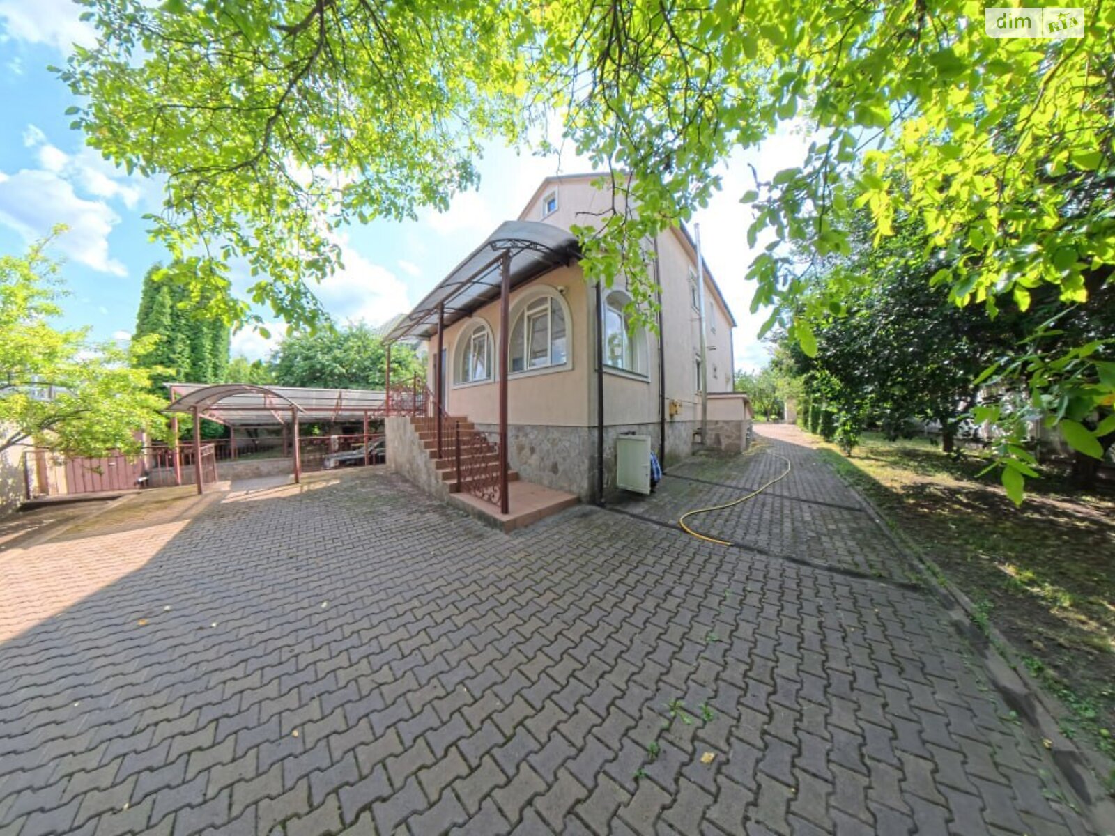 двоповерховий будинок з верандою, 670 кв. м, цегла. Продаж у Крюківщині фото 1 двоповерховий будинок з верандою, 670 кв. м, цегла. Продаж у Крюківщині фото 1