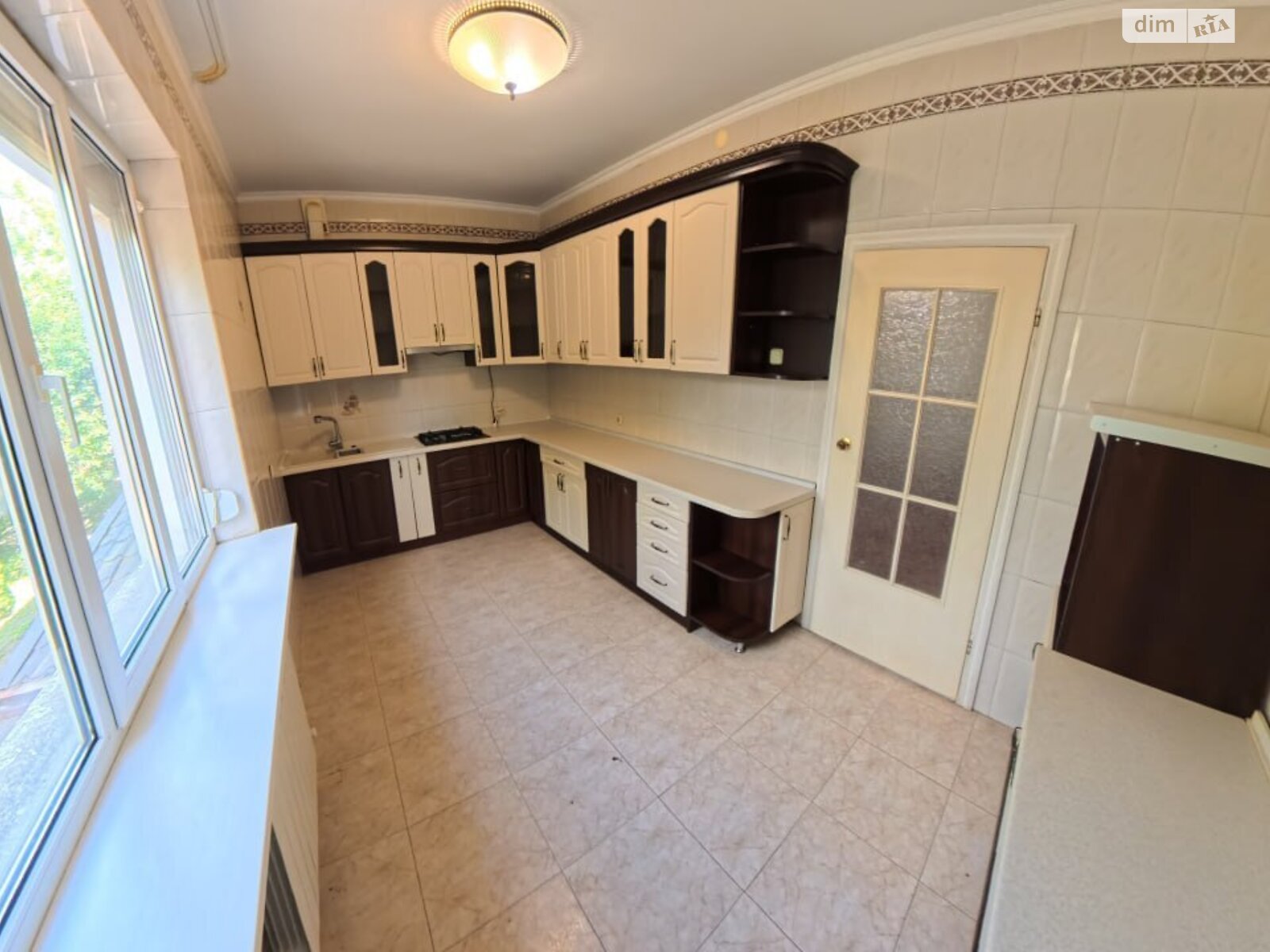 двоповерховий будинок з верандою, 670 кв. м, цегла. Продаж у Крюківщині фото 1 двоповерховий будинок з верандою, 670 кв. м, цегла. Продаж у Крюківщині фото 1