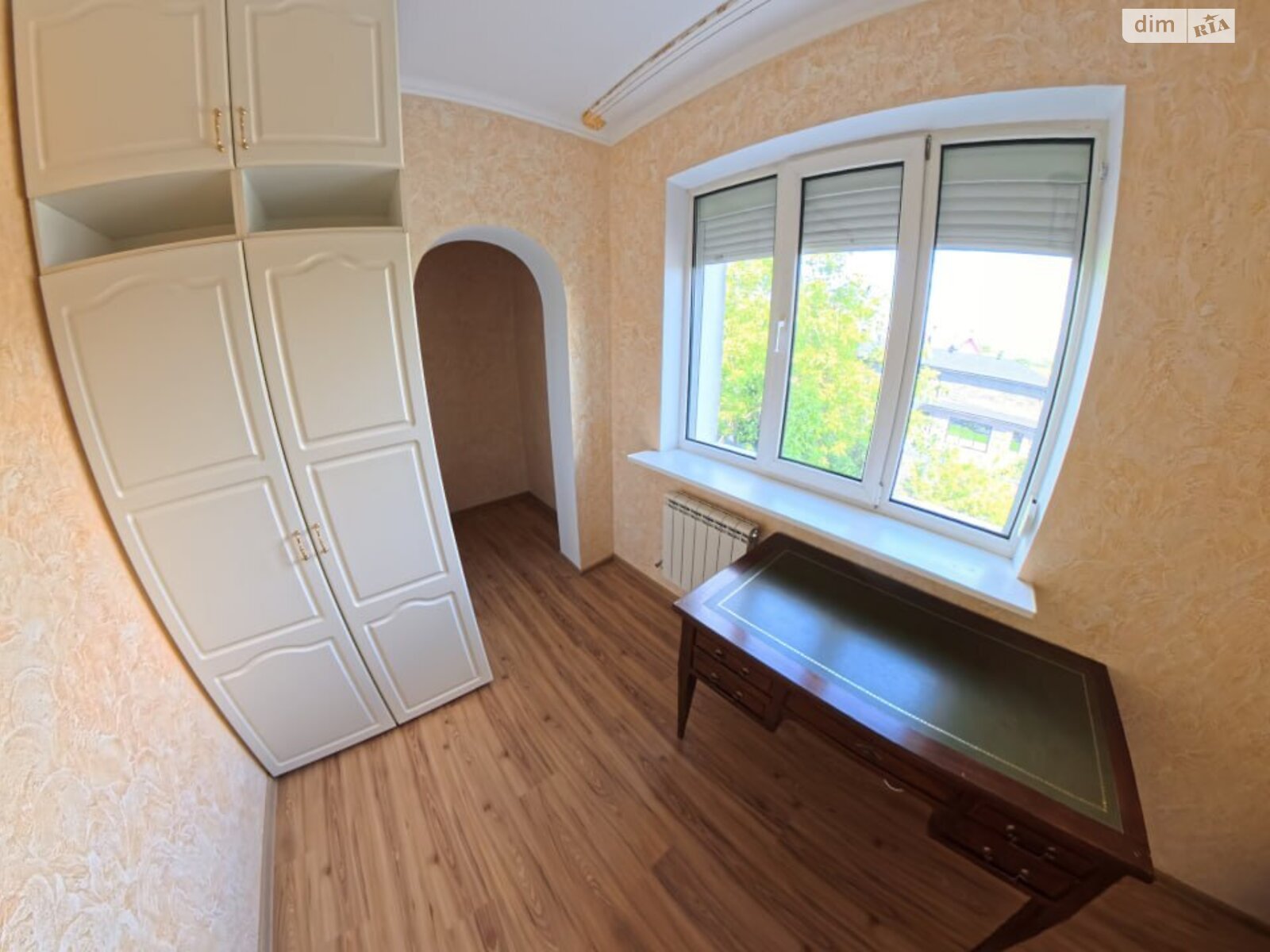 двоповерховий будинок з верандою, 670 кв. м, цегла. Продаж у Крюківщині фото 1 двоповерховий будинок з верандою, 670 кв. м, цегла. Продаж у Крюківщині фото 1