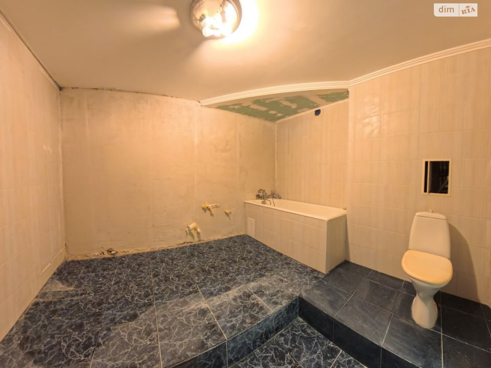 двоповерховий будинок з верандою, 670 кв. м, цегла. Продаж у Крюківщині фото 1 двоповерховий будинок з верандою, 670 кв. м, цегла. Продаж у Крюківщині фото 1