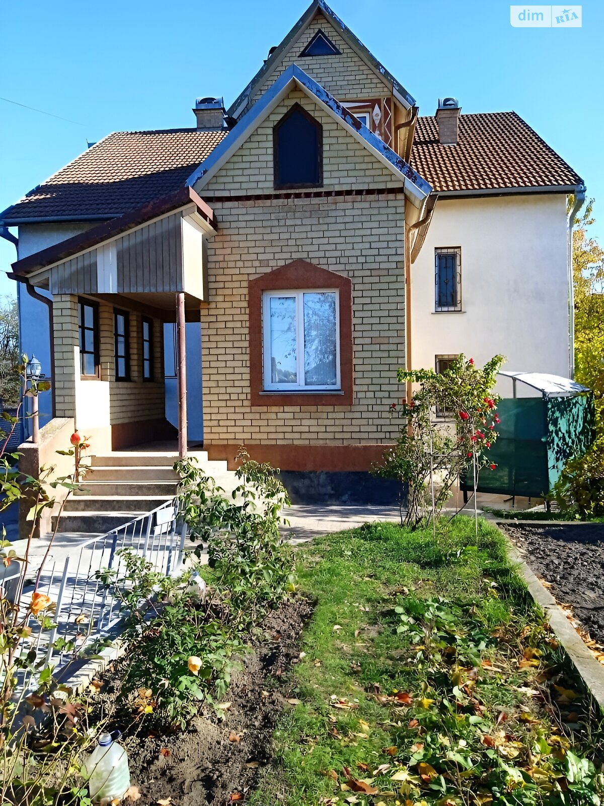 трехэтажный дом с гаражом, 370 кв. м, кирпич. Продажа в Крюковщине фото 1