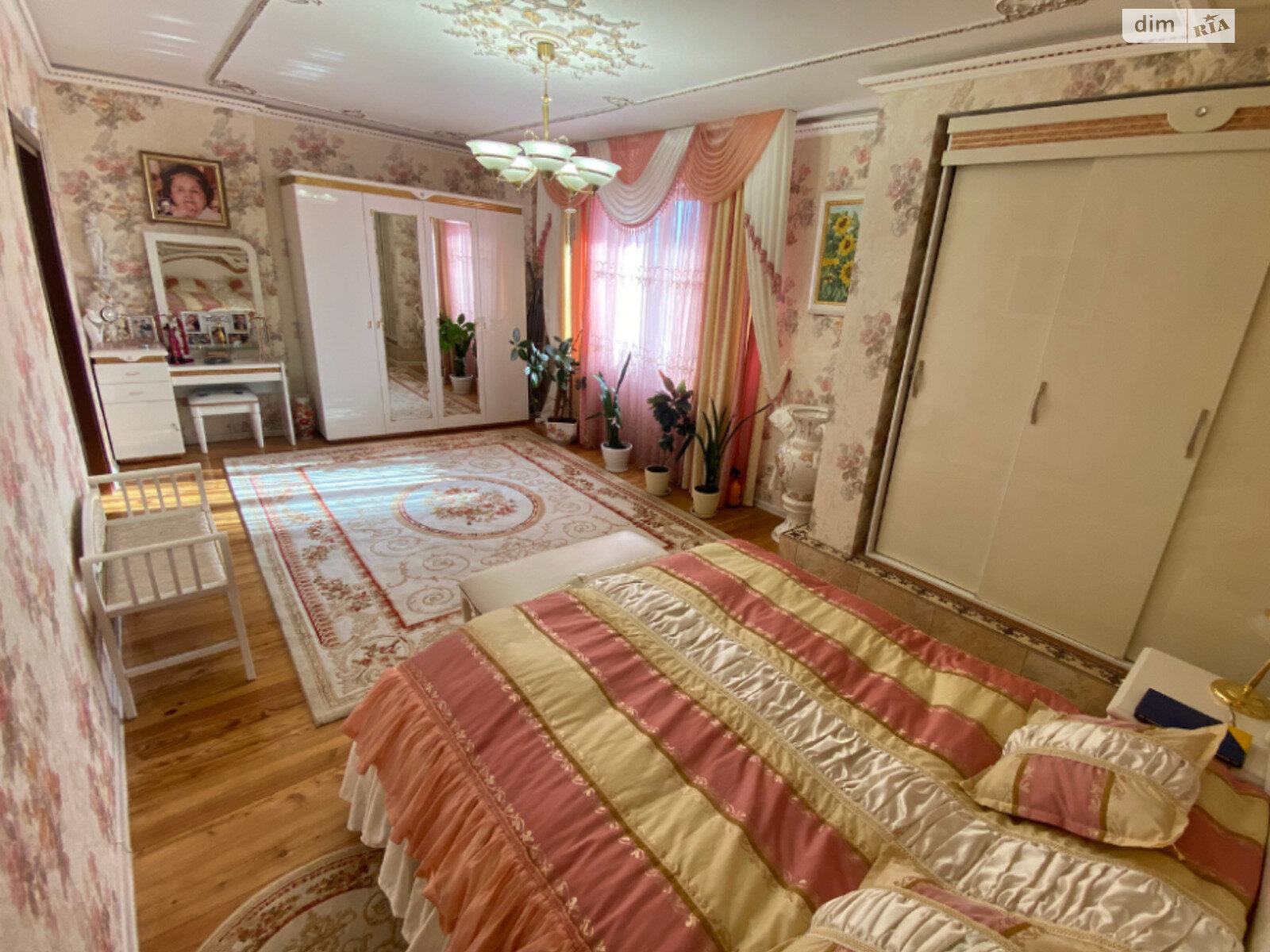 трехэтажный дом с ремонтом, 431.4 кв. м, кирпич. Продажа в Куликове фото 1