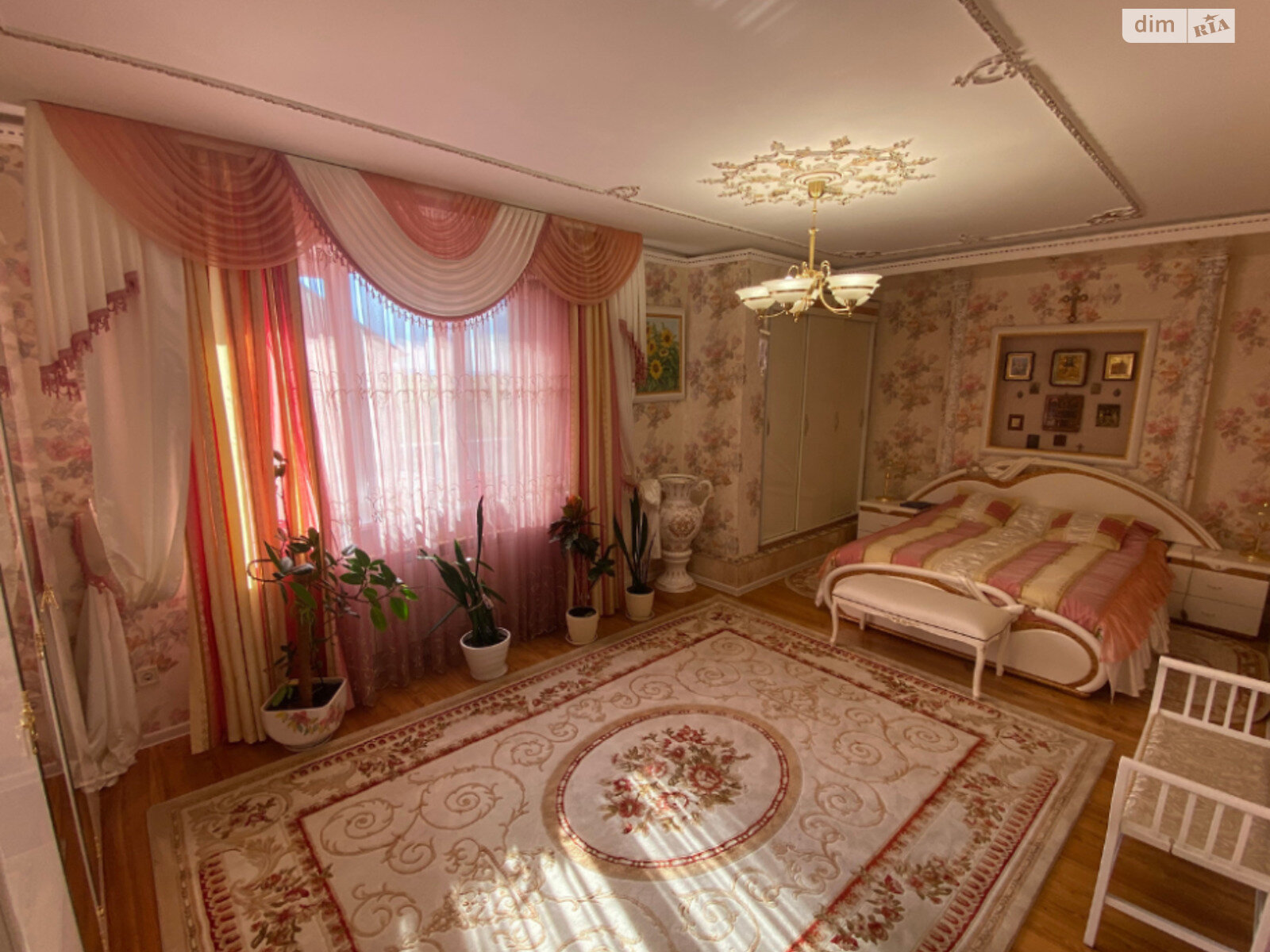 трехэтажный дом с ремонтом, 431.4 кв. м, кирпич. Продажа в Куликове фото 1