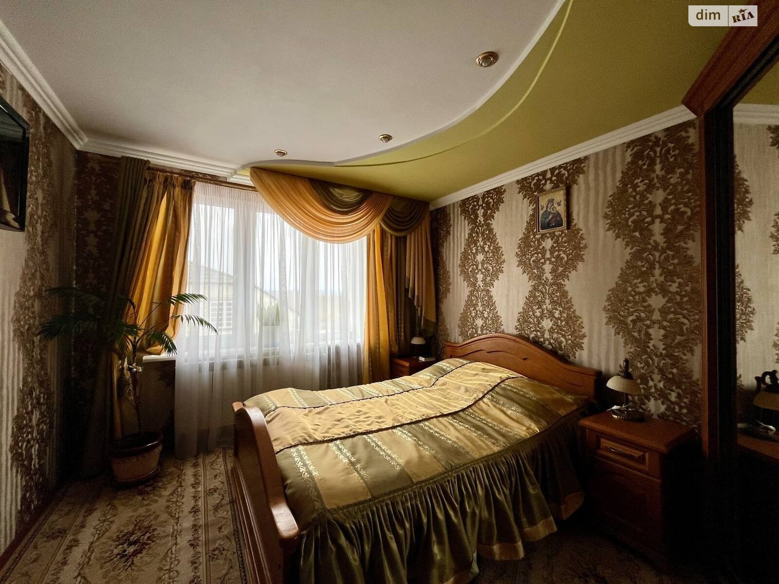 трехэтажный дом с ремонтом, 250 кв. м, кирпич. Продажа в Куликове фото 1