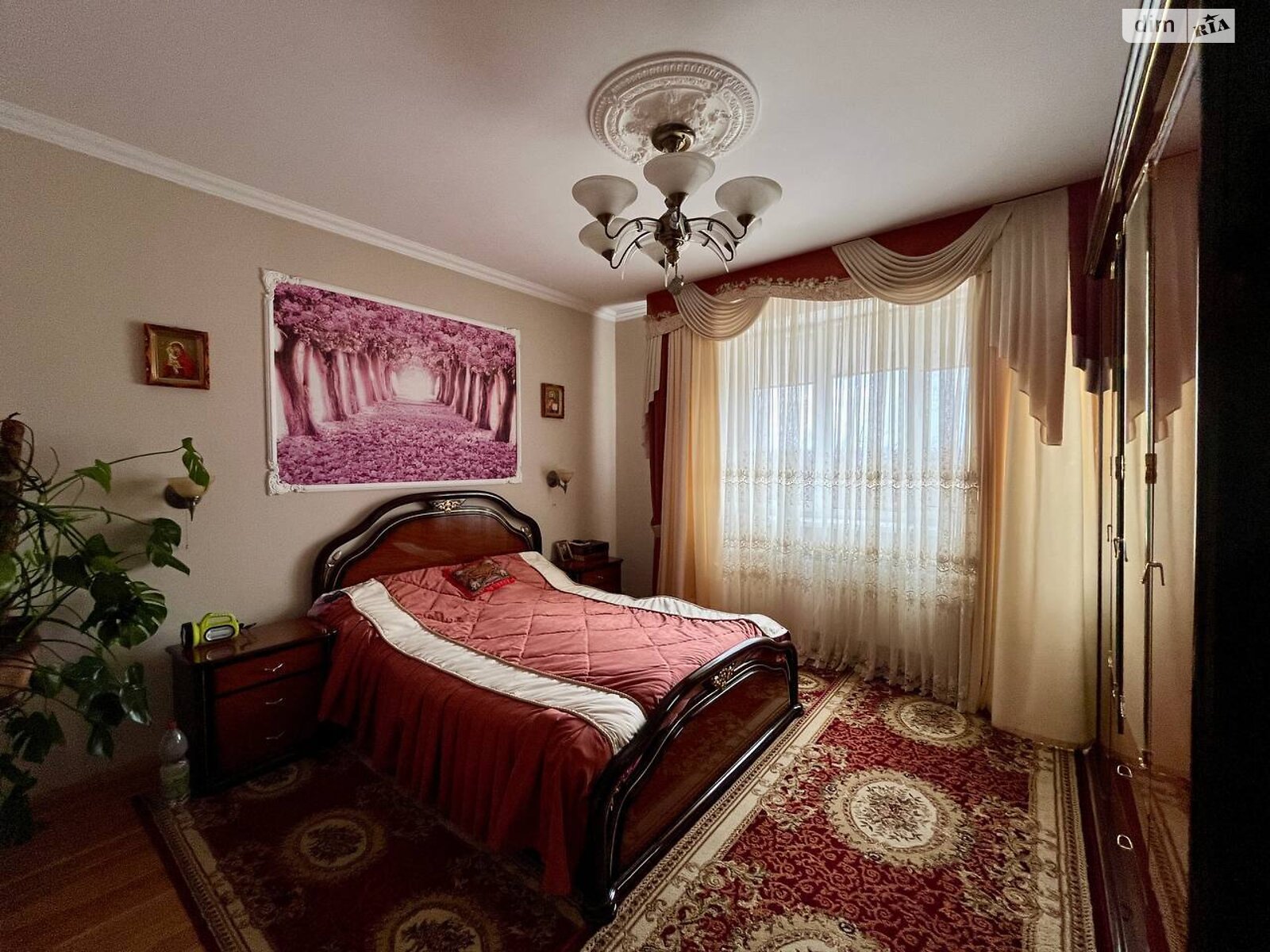 трехэтажный дом с ремонтом, 250 кв. м, кирпич. Продажа в Куликове фото 1