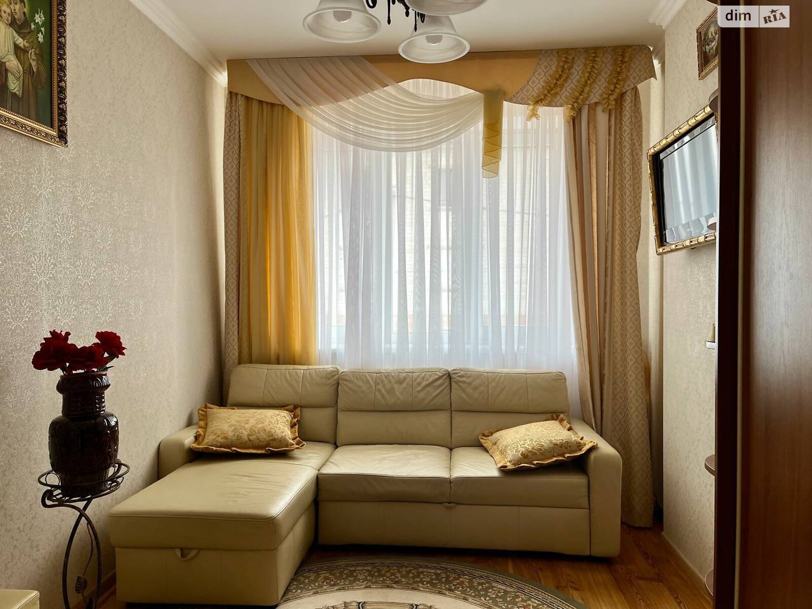 трехэтажный дом с ремонтом, 250 кв. м, кирпич. Продажа в Куликове фото 1