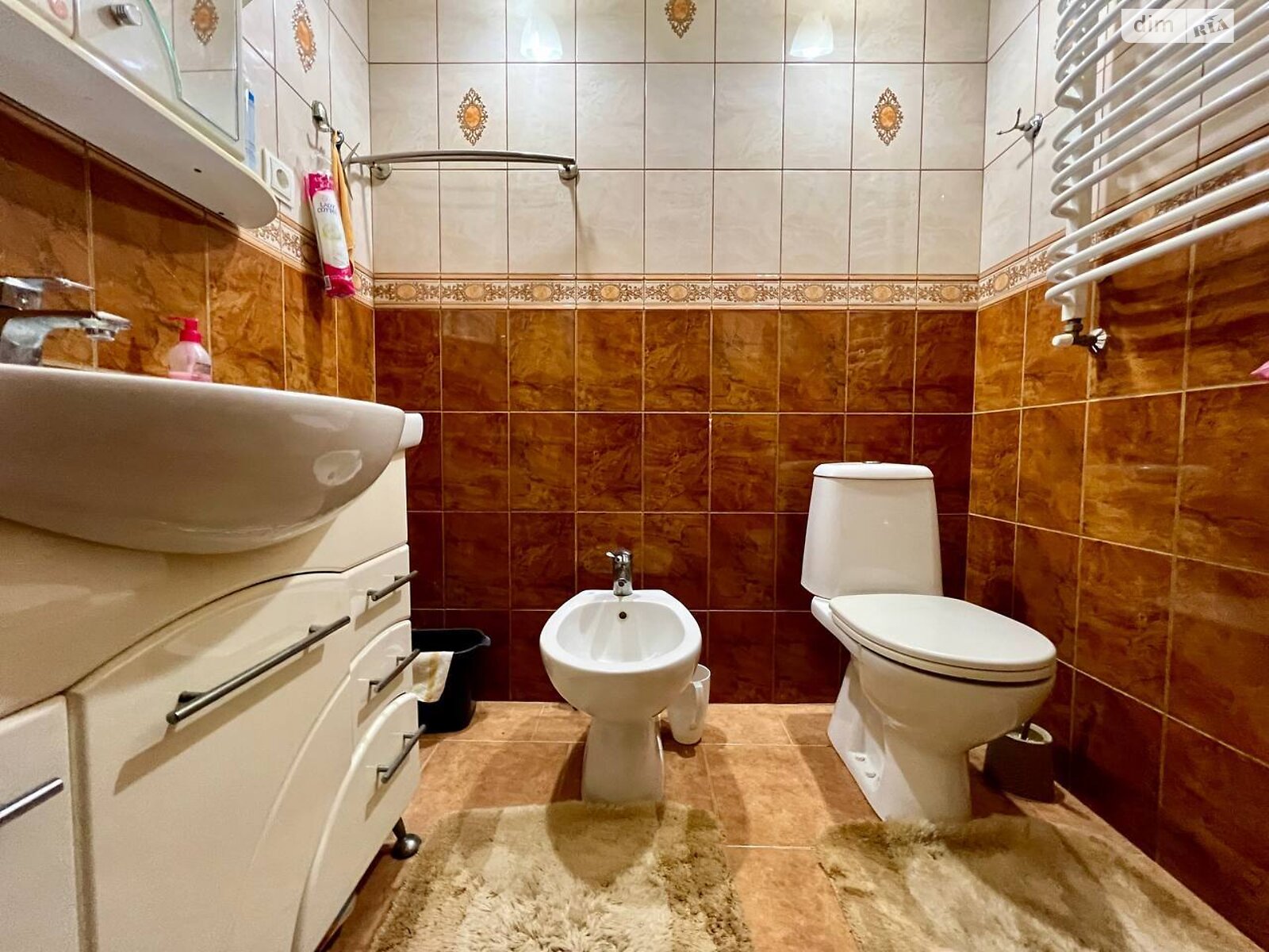 трехэтажный дом с ремонтом, 250 кв. м, кирпич. Продажа в Куликове фото 1