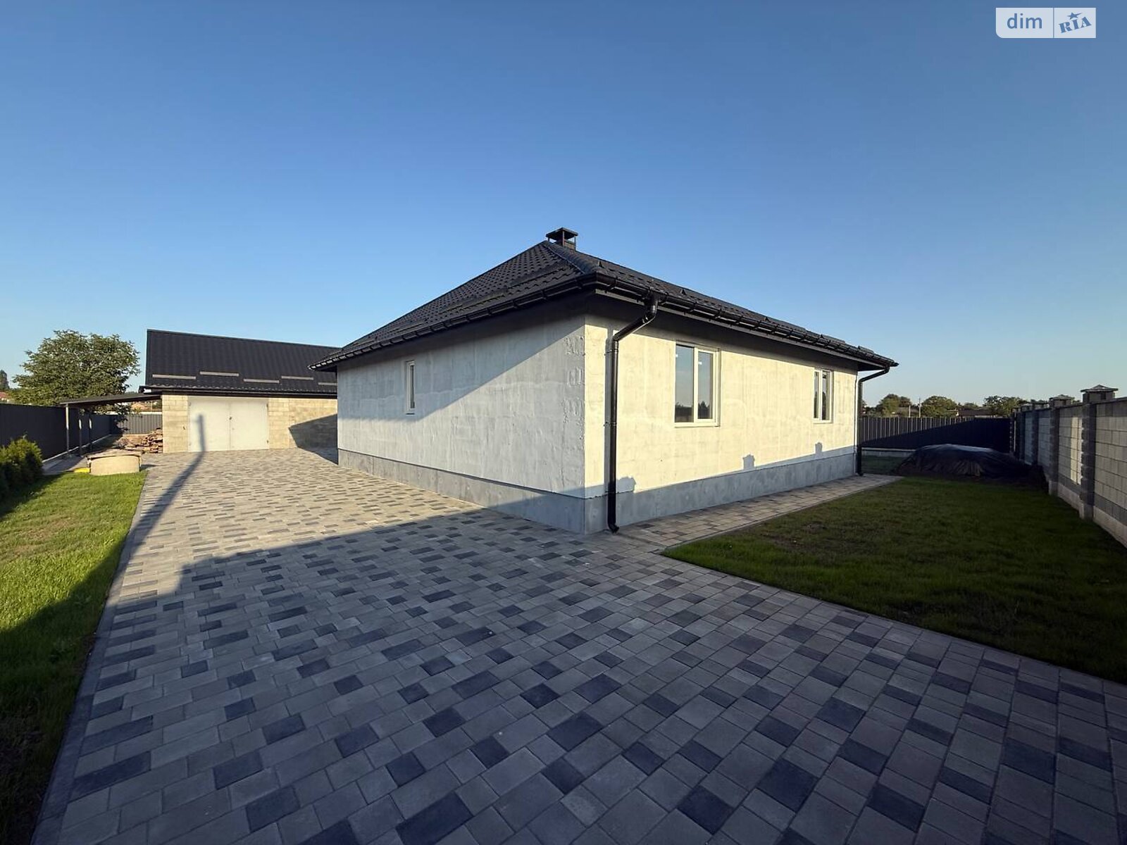 одноэтажный дом с гаражом, 89.3 кв. м, монолит. Продажа в Кустине район Центр фото 1 одноэтажный дом с гаражом, 89.3 кв. м, монолит. Продажа в Кустине район Центр фото 1