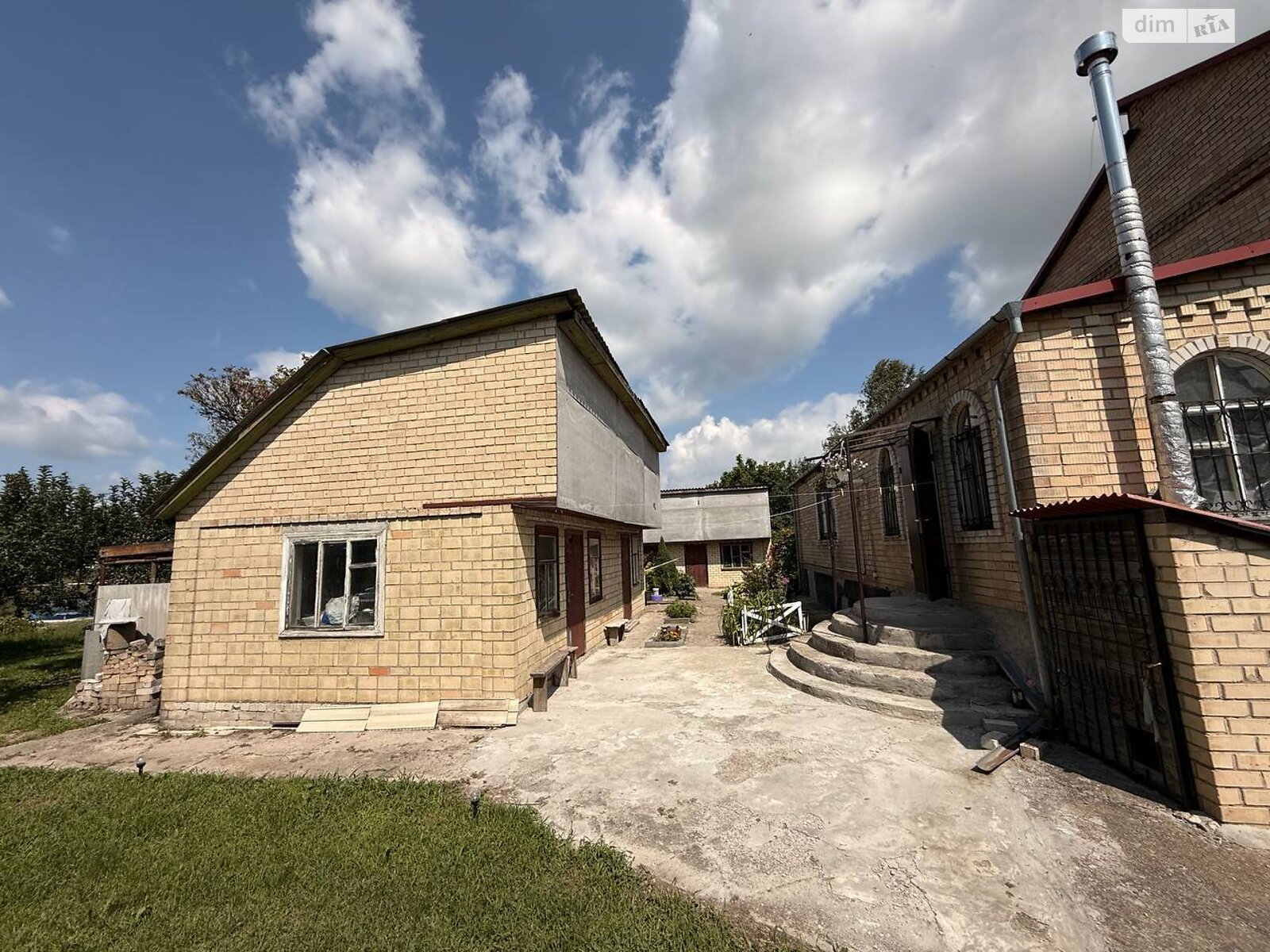 триповерховий будинок з опаленням, 360 кв. м, цегла. Продаж у Куйбишеві (нов. Покровському) фото 1