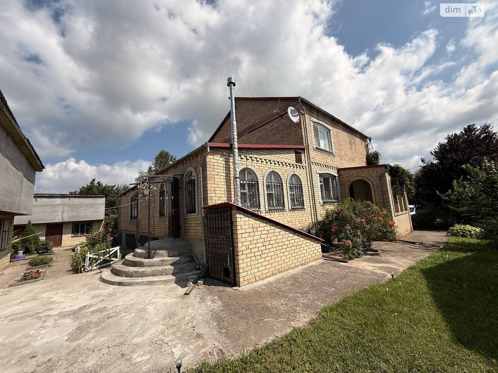 триповерховий будинок з опаленням, 360 кв. м, цегла. Продаж у Куйбишеві (нов. Покровському) фото 1