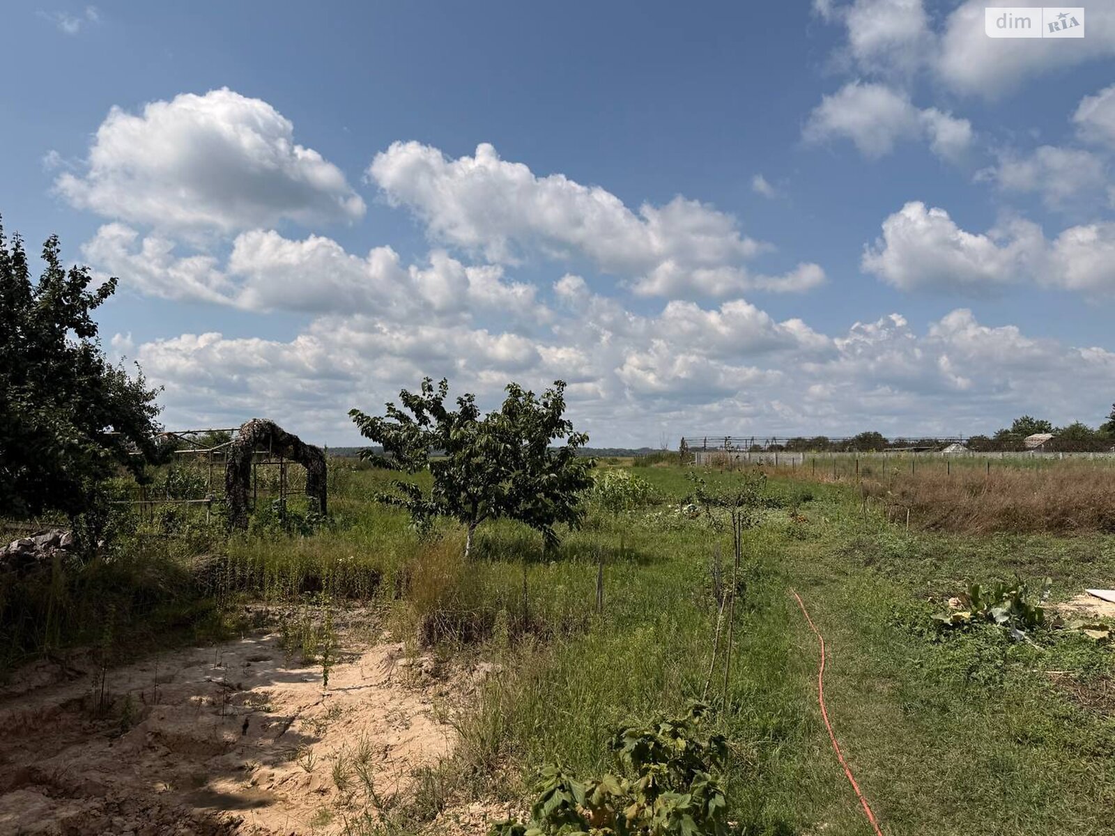 триповерховий будинок з опаленням, 360 кв. м, цегла. Продаж у Куйбишеві (нов. Покровському) фото 1