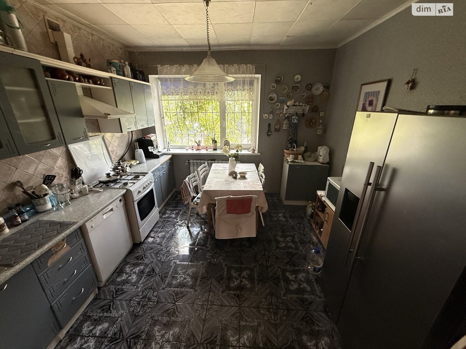 триповерховий будинок з опаленням, 360 кв. м, цегла. Продаж у Куйбишеві (нов. Покровському) фото 1