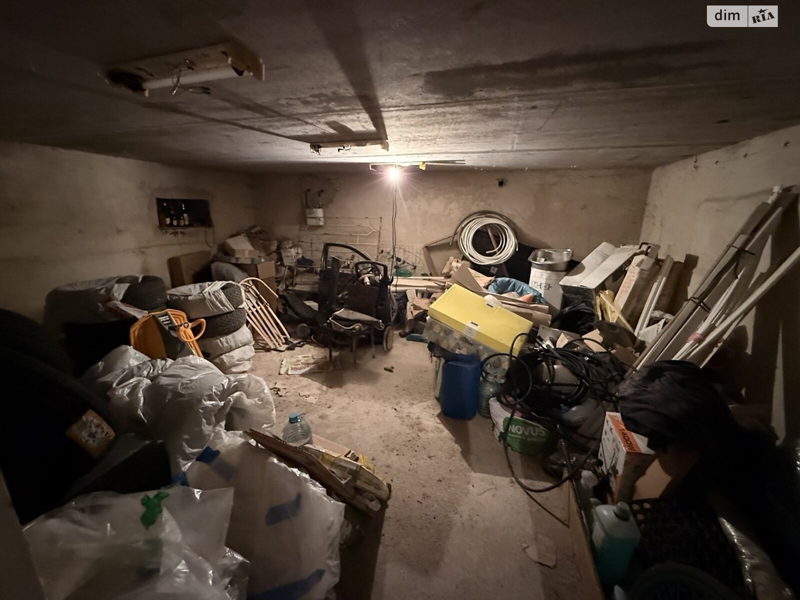 триповерховий будинок з опаленням, 360 кв. м, цегла. Продаж у Куйбишеві (нов. Покровському) фото 1