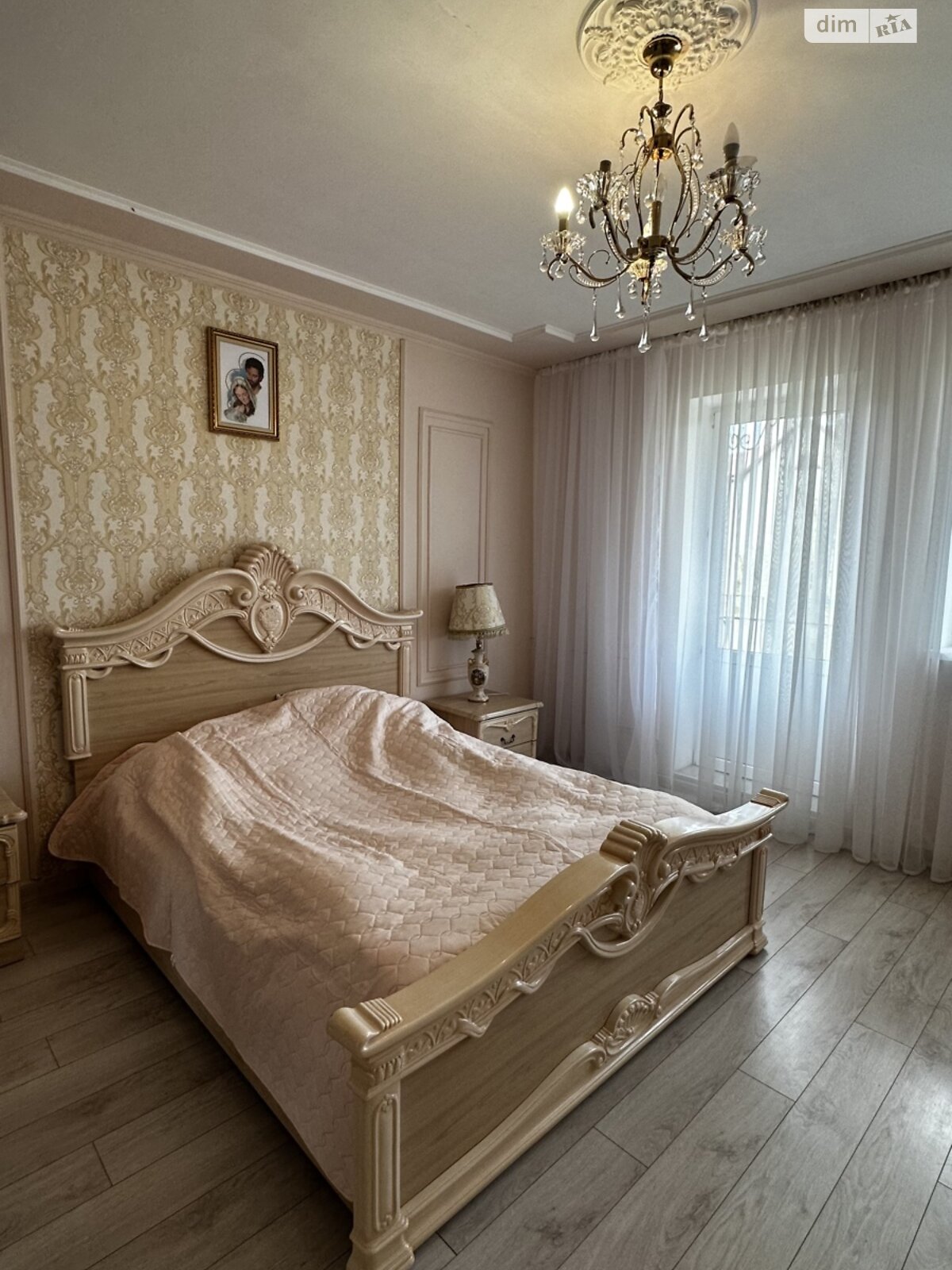 трехэтажный дом с верандой, 450 кв. м, кирпич. Продажа в Лапаевке фото 1 трехэтажный дом с верандой, 450 кв. м, кирпич. Продажа в Лапаевке фото 1