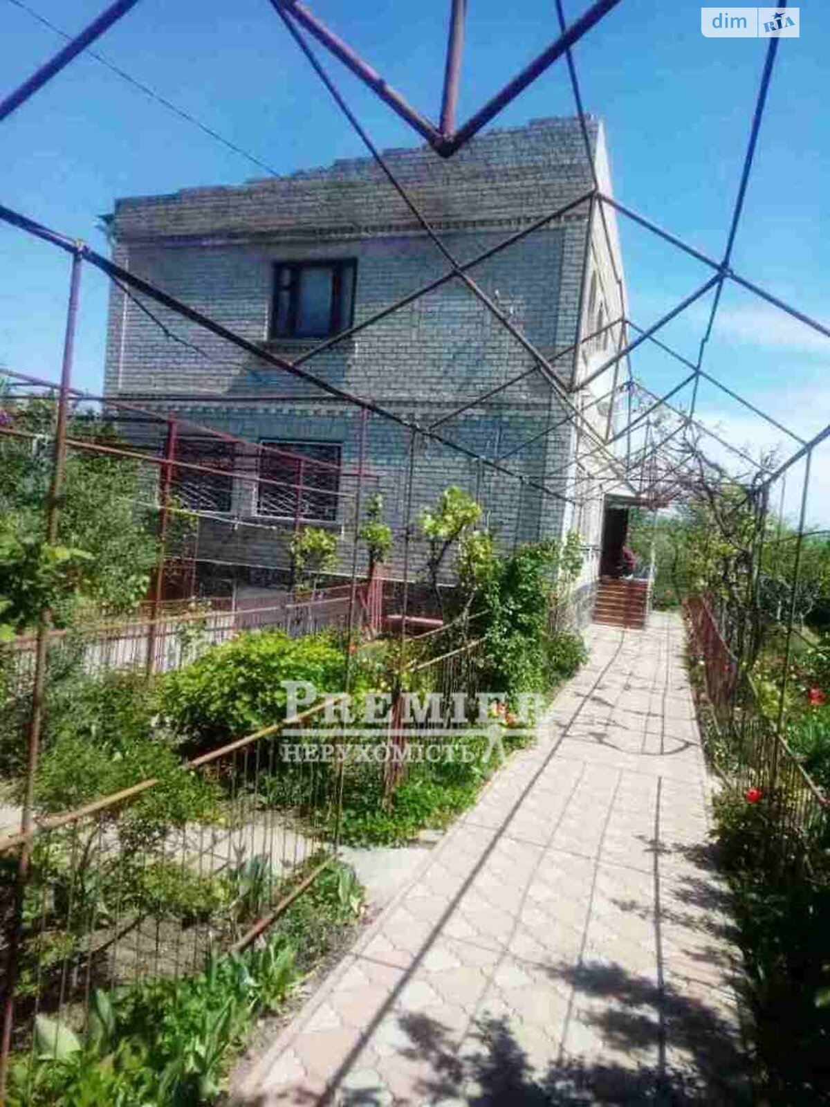 двухэтажный дом с верандой, 200 кв. м, кирпич. Продажа в Латовке фото 1 двухэтажный дом с верандой, 200 кв. м, кирпич. Продажа в Латовке фото 1