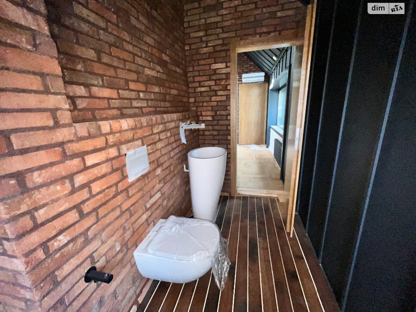 двухэтажный дом с отоплением, 230 кв. м, кирпич. Продажа в Лебедевке фото 1