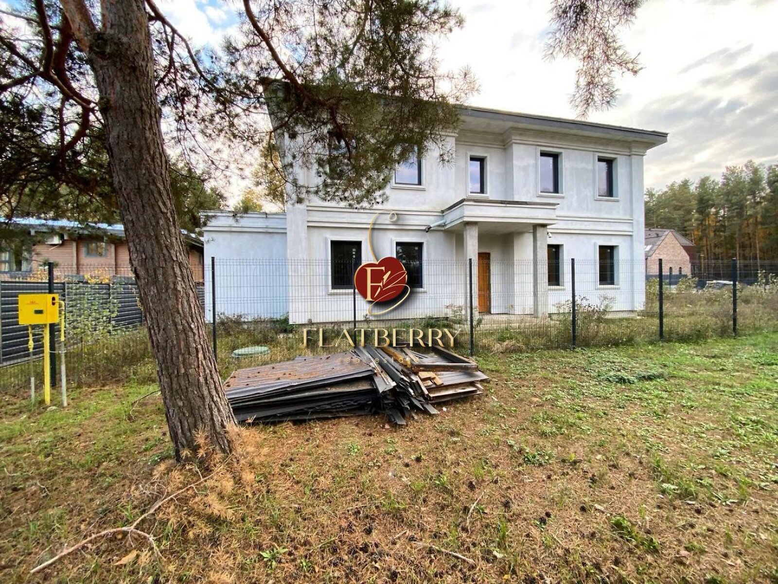 двухэтажный дом, 310 кв. м, кирпич. Продажа в Лебедевке фото 1 двухэтажный дом, 310 кв. м, кирпич. Продажа в Лебедевке фото 1