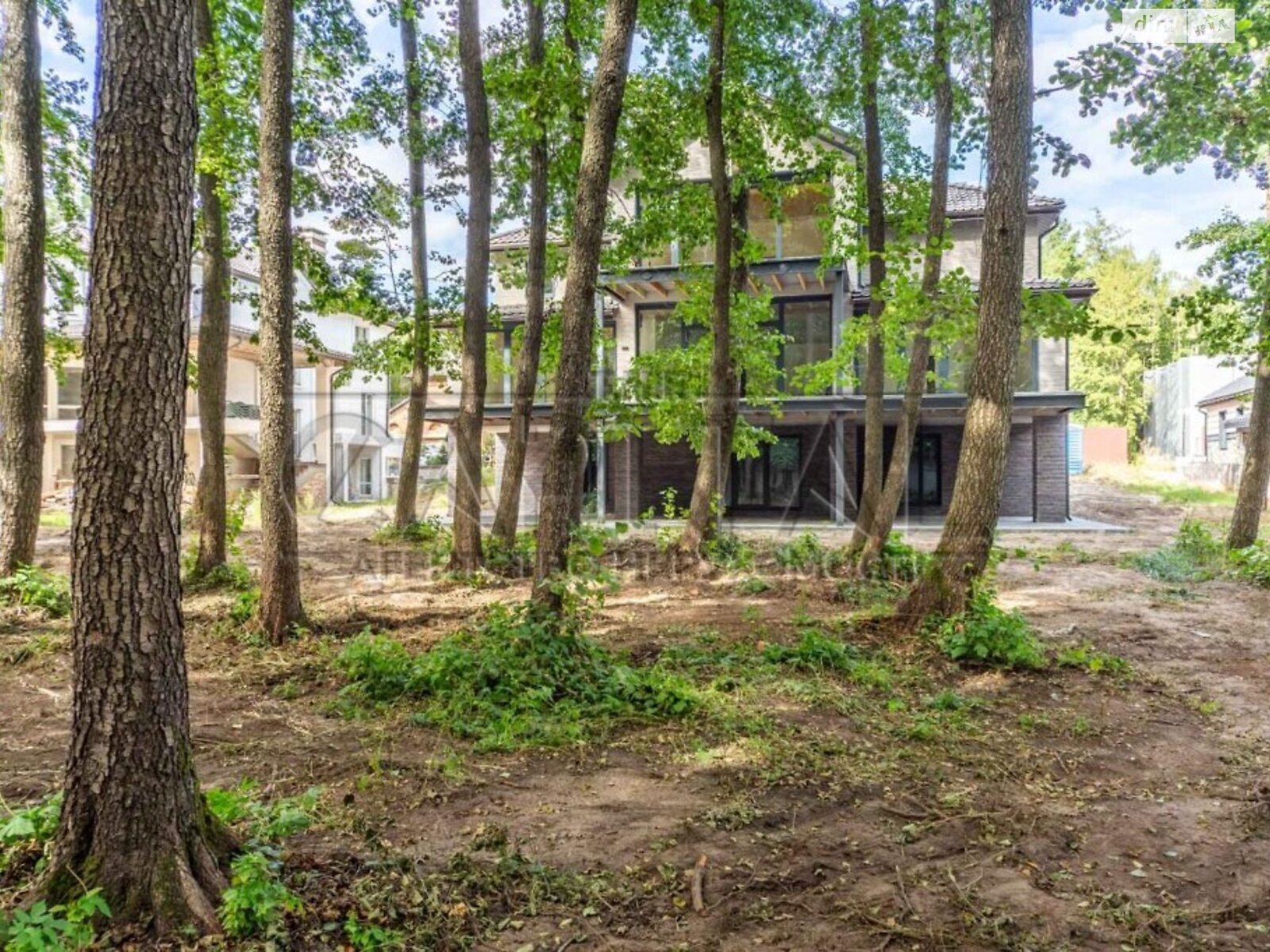 трехэтажный дом, 700 кв. м, кирпич. Продажа в Лебедевке фото 1 трехэтажный дом, 700 кв. м, кирпич. Продажа в Лебедевке фото 1