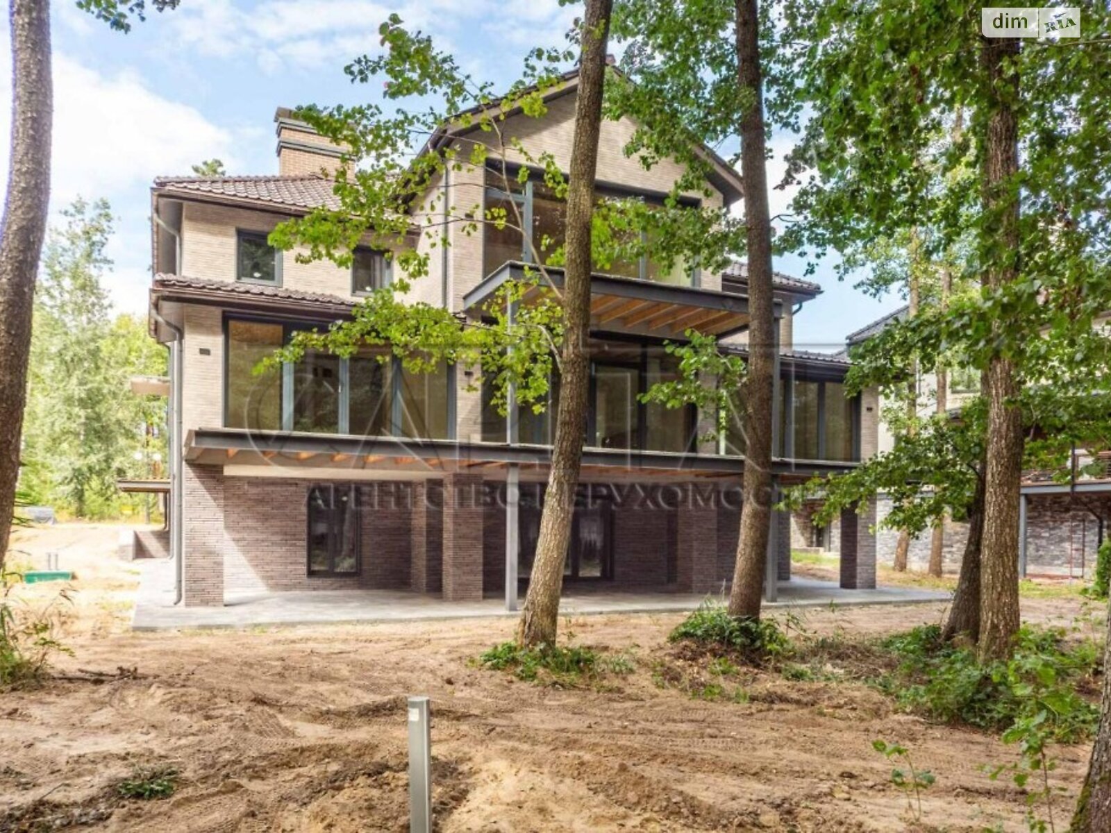 трехэтажный дом, 700 кв. м, кирпич. Продажа в Лебедевке фото 1 трехэтажный дом, 700 кв. м, кирпич. Продажа в Лебедевке фото 1