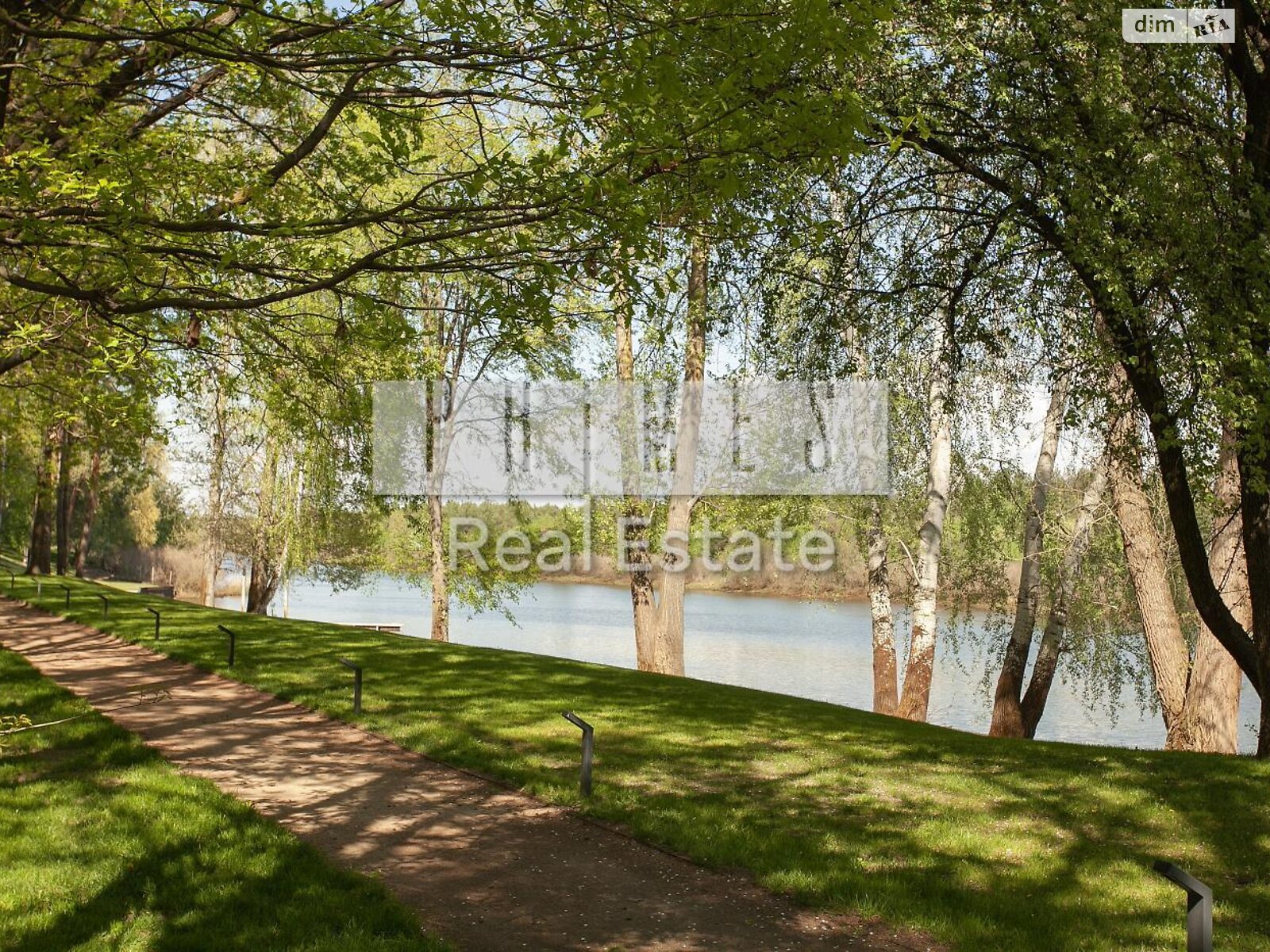 двухэтажный дом с балконом, 300 кв. м, кирпич. Продажа в Лебедевке фото 1 двухэтажный дом с балконом, 300 кв. м, кирпич. Продажа в Лебедевке фото 1
