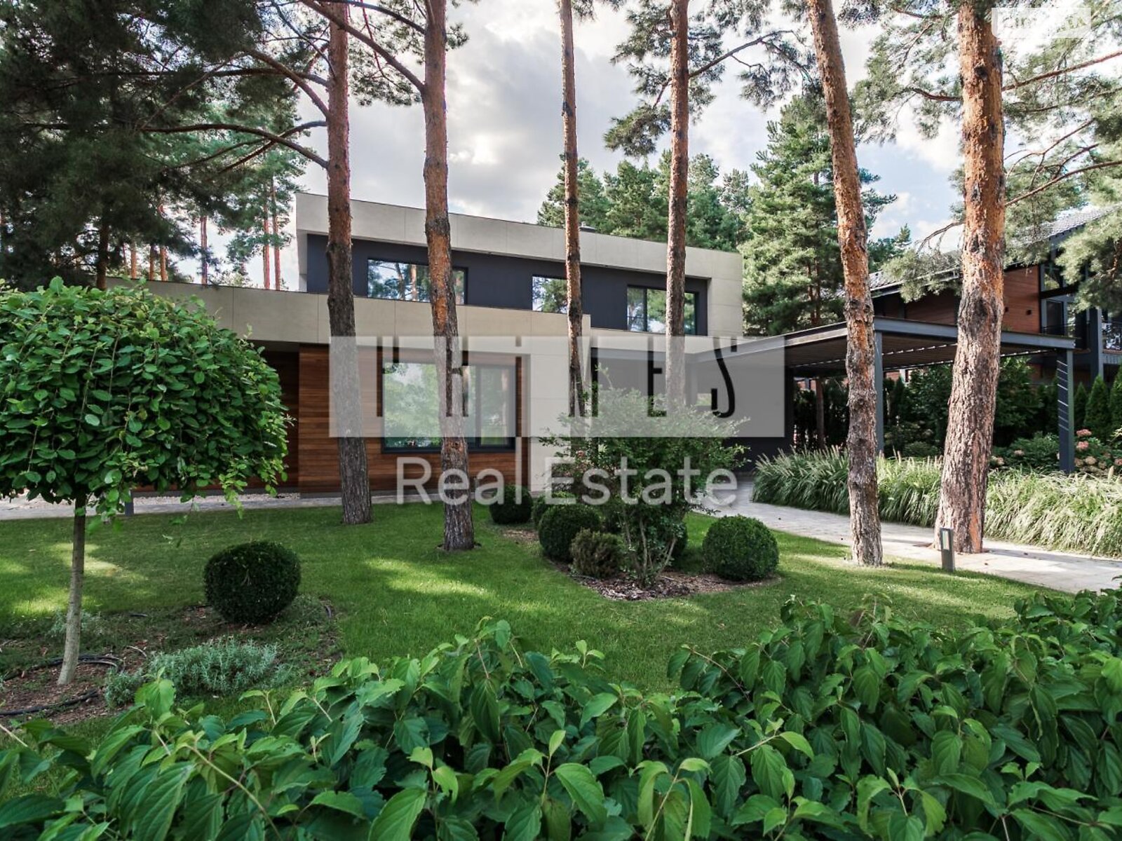 двухэтажный дом с верандой, 450 кв. м, кирпич. Продажа в Лебедевке фото 1 двухэтажный дом с верандой, 450 кв. м, кирпич. Продажа в Лебедевке фото 1