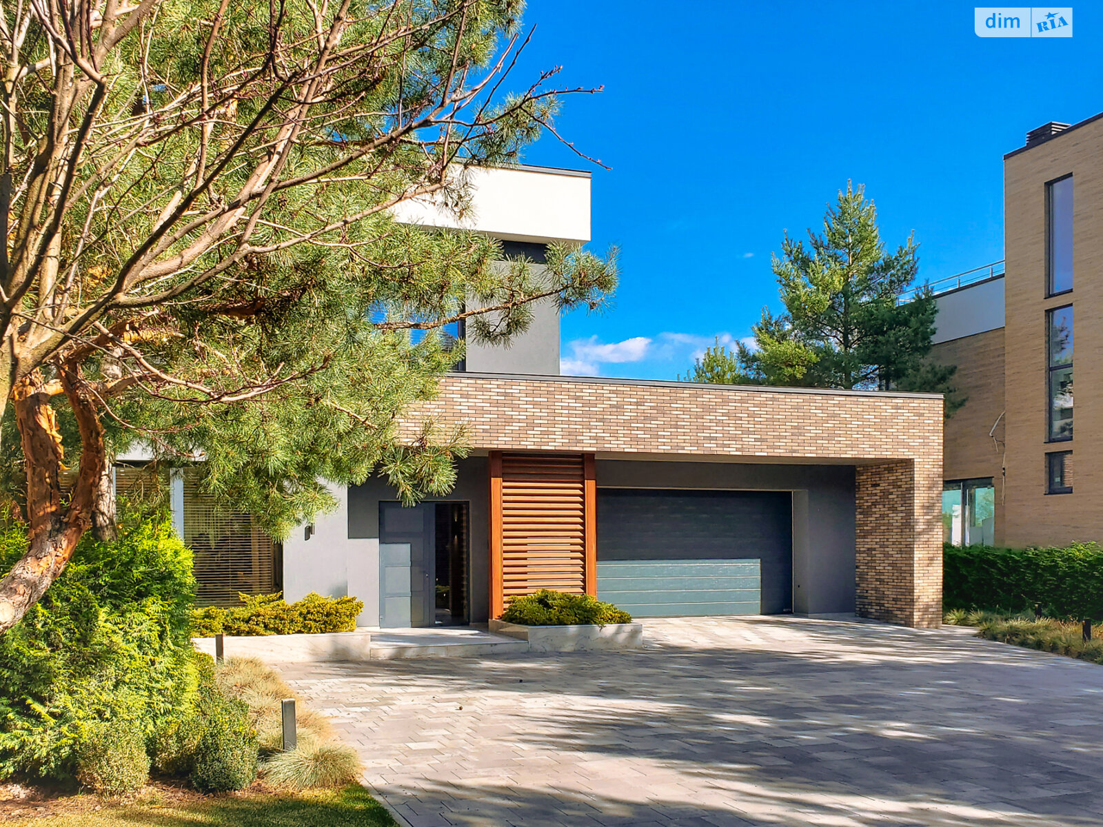 двухэтажный дом с гаражом, 406 кв. м, кирпич. Продажа в Лебедевке фото 1 двухэтажный дом с гаражом, 406 кв. м, кирпич. Продажа в Лебедевке фото 1