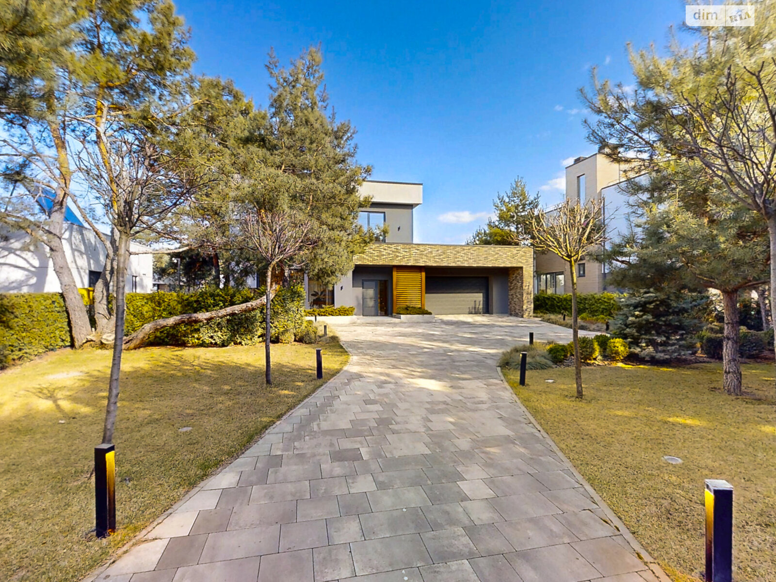 двухэтажный дом с гаражом, 406 кв. м, кирпич. Продажа в Лебедевке фото 1 двухэтажный дом с гаражом, 406 кв. м, кирпич. Продажа в Лебедевке фото 1