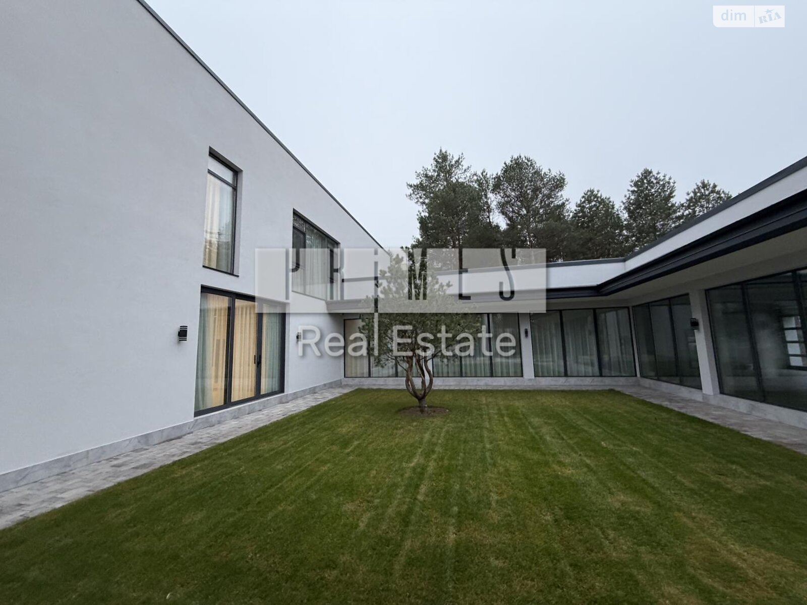 двоповерховий будинок з гаражем, 1200 кв. м, цегла. Продаж у Лебедівці фото 1 двоповерховий будинок з гаражем, 1200 кв. м, цегла. Продаж у Лебедівці фото 1