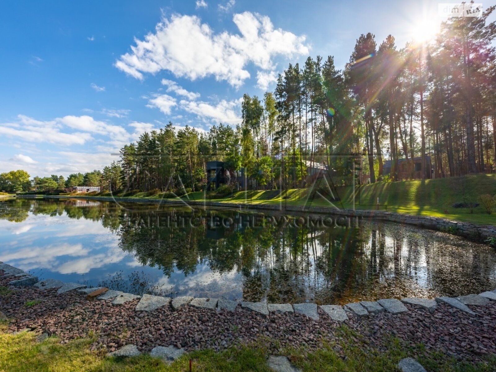 двухэтажный дом с балконом, 200 кв. м, кирпич. Продажа в Лебедевке фото 1