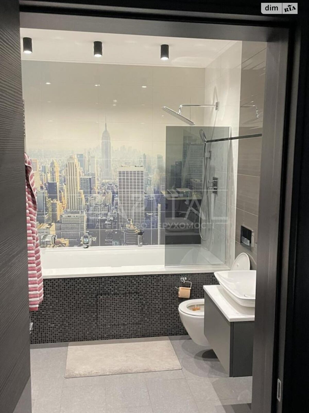 трехэтажный дом с отоплением, 235 кв. м, кирпич. Продажа в Лебедевке фото 1 трехэтажный дом с отоплением, 235 кв. м, кирпич. Продажа в Лебедевке фото 1