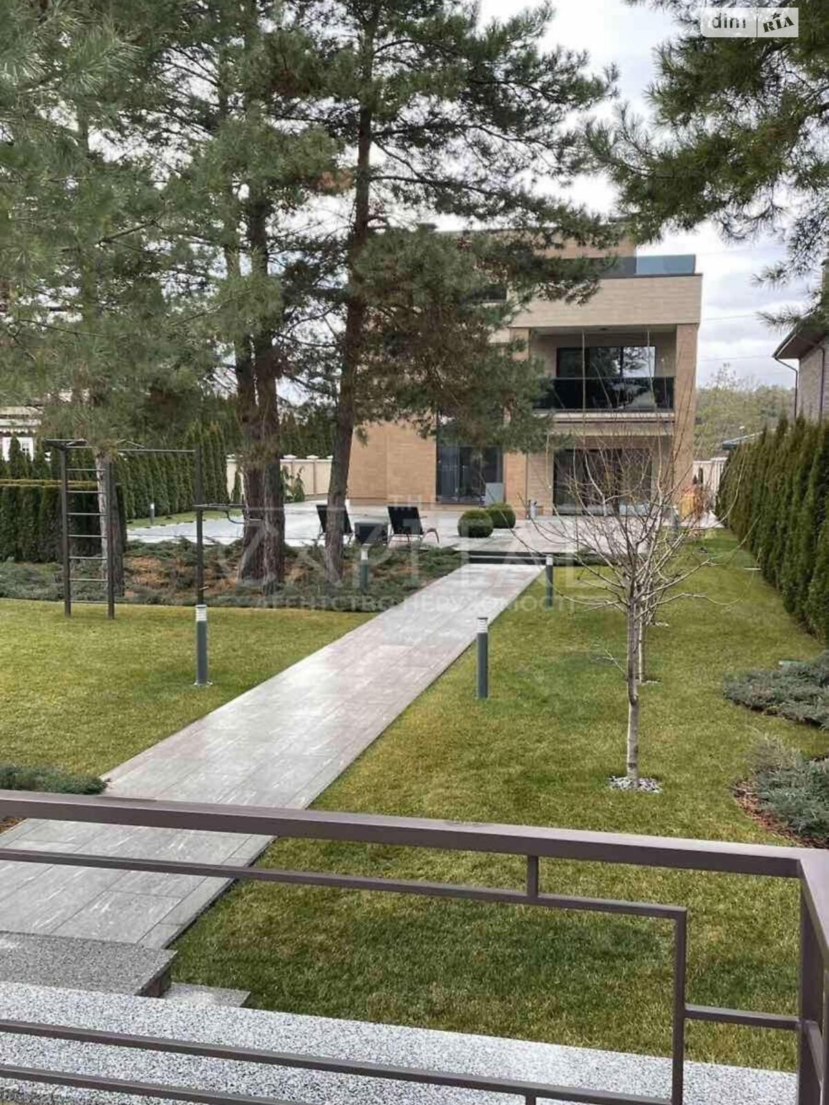 трехэтажный дом с отоплением, 235 кв. м, кирпич. Продажа в Лебедевке фото 1 трехэтажный дом с отоплением, 235 кв. м, кирпич. Продажа в Лебедевке фото 1