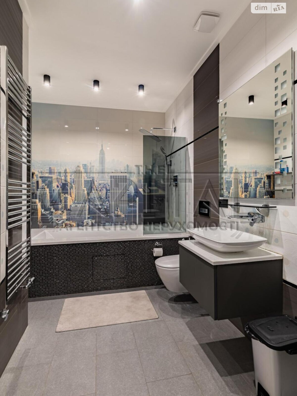 триповерховий будинок з опаленням, 235 кв. м, цегла. Продаж у Лебедівці фото 1 триповерховий будинок з опаленням, 235 кв. м, цегла. Продаж у Лебедівці фото 1