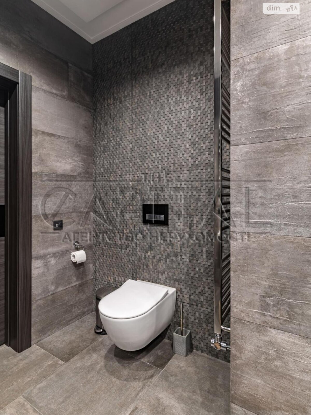 триповерховий будинок з опаленням, 235 кв. м, цегла. Продаж у Лебедівці фото 1 триповерховий будинок з опаленням, 235 кв. м, цегла. Продаж у Лебедівці фото 1