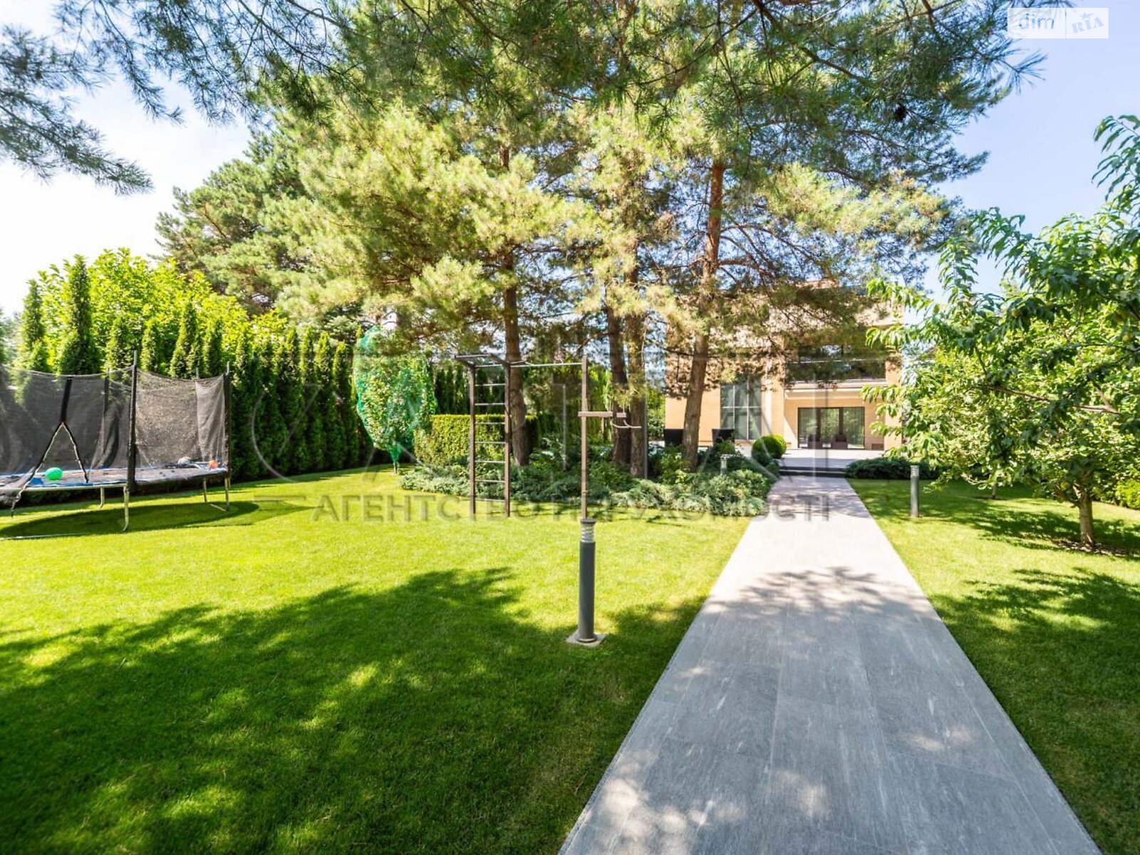 триповерховий будинок з опаленням, 235 кв. м, цегла. Продаж у Лебедівці фото 1 триповерховий будинок з опаленням, 235 кв. м, цегла. Продаж у Лебедівці фото 1