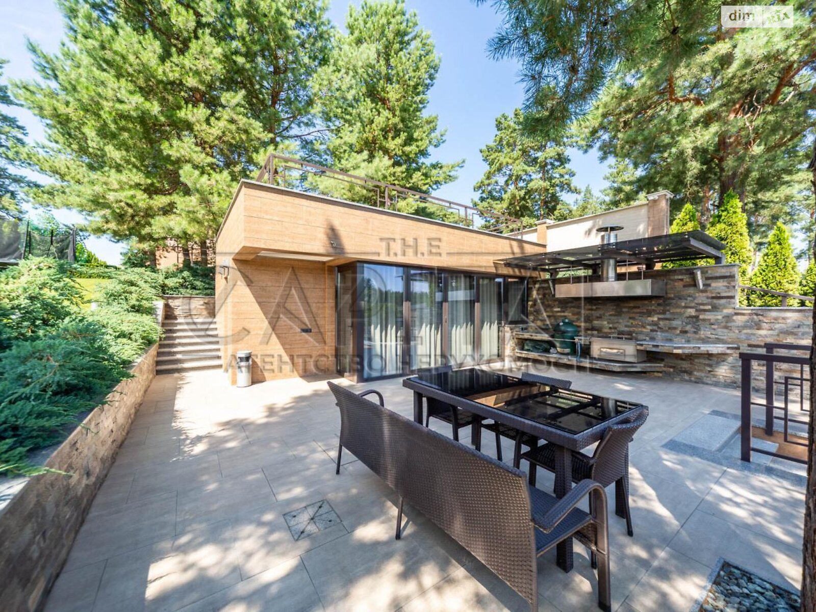 триповерховий будинок з опаленням, 235 кв. м, цегла. Продаж у Лебедівці фото 1 триповерховий будинок з опаленням, 235 кв. м, цегла. Продаж у Лебедівці фото 1