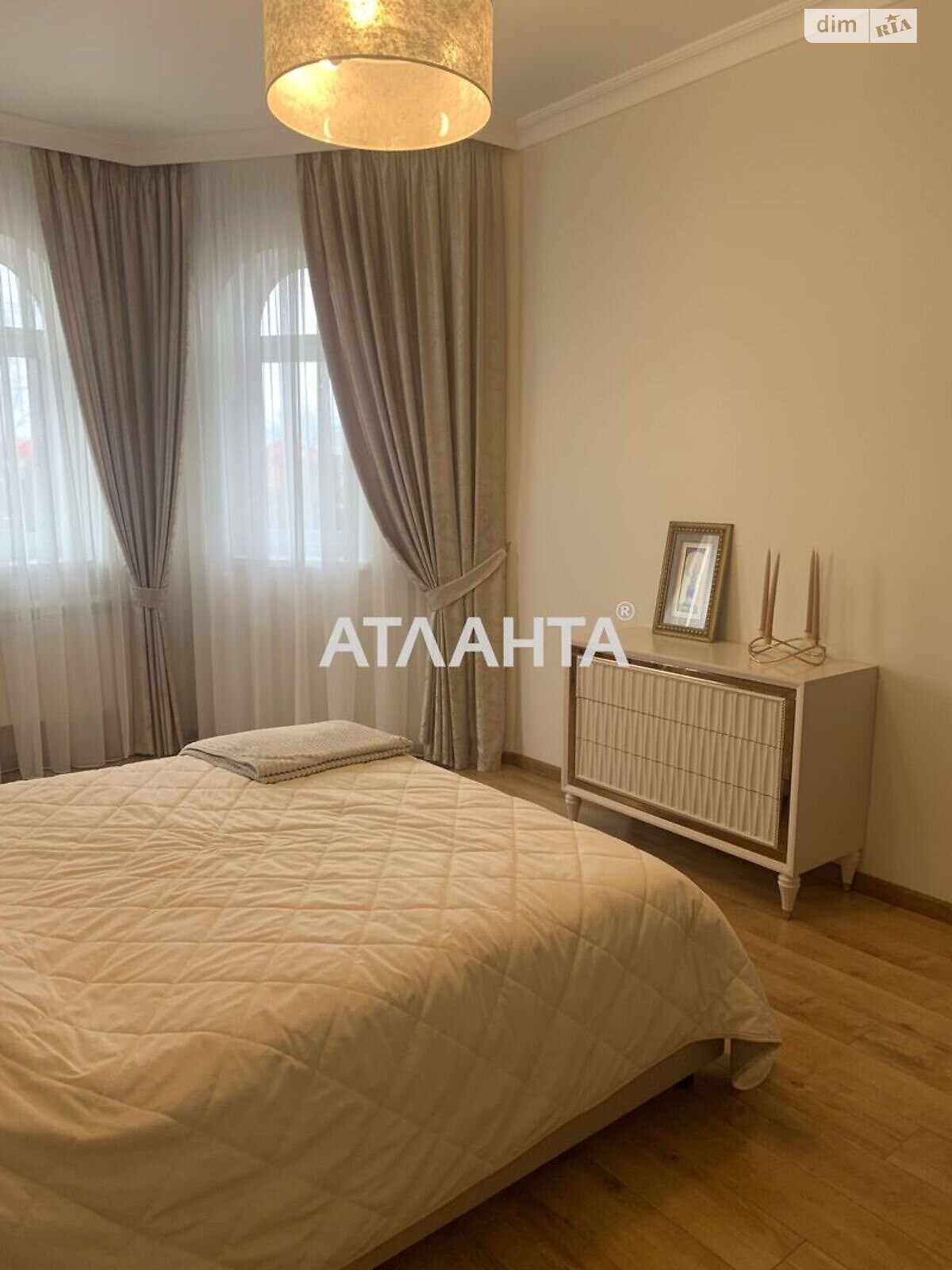 двухэтажный дом, 290 кв. м, ракушечник (ракушняк). Продажа в Лесках фото 1