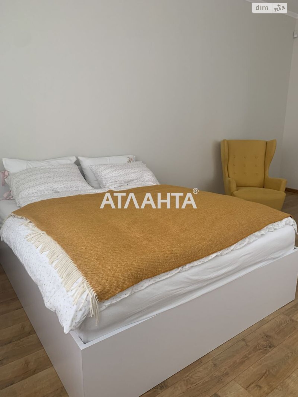 двухэтажный дом, 290 кв. м, ракушечник (ракушняк). Продажа в Лесках фото 1