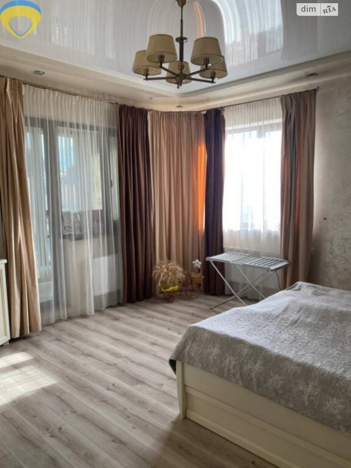 двухэтажный дом с балконом, 232 кв. м, кирпич. Продажа в Лесках фото 1