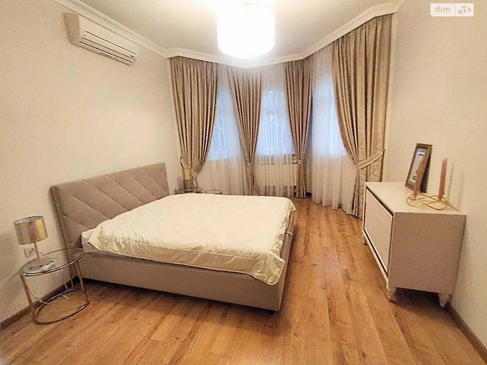 двухэтажный дом с гаражом, 230 кв. м, кирпич. Продажа в Лесках фото 1