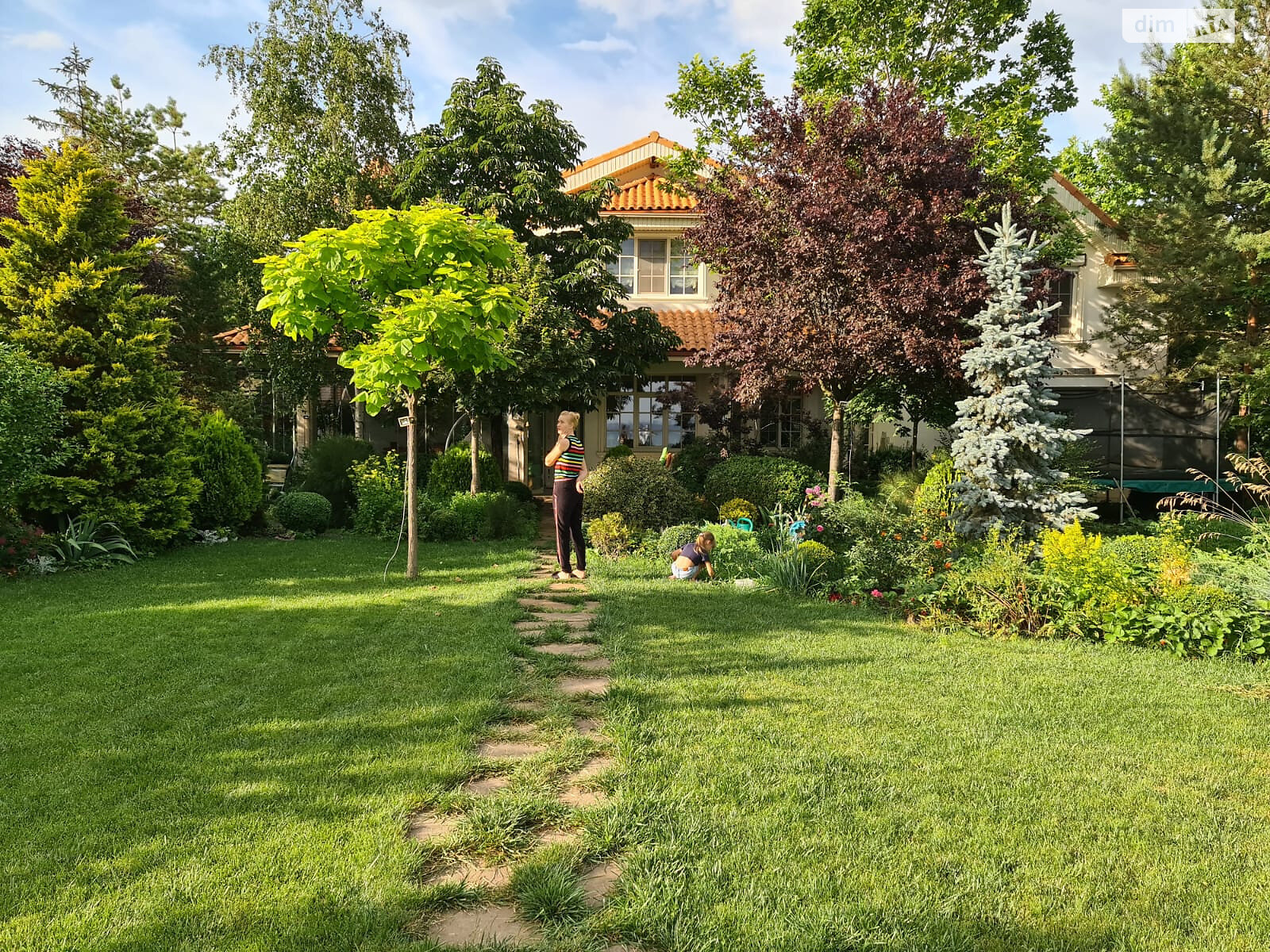 двухэтажный дом с гаражом, 400 кв. м, кирпич. Продажа в Лески фото 1 двухэтажный дом с гаражом, 400 кв. м, кирпич. Продажа в Лески фото 1