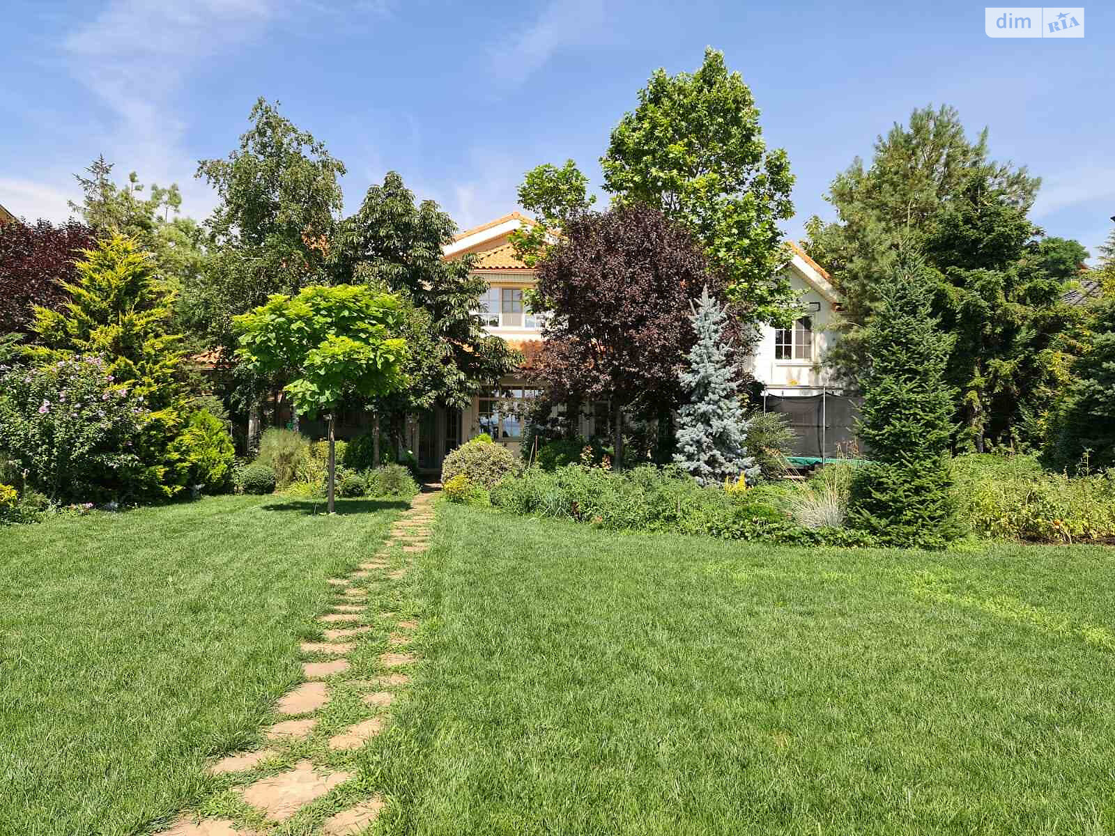 двухэтажный дом с гаражом, 400 кв. м, кирпич. Продажа в Лески фото 1 двухэтажный дом с гаражом, 400 кв. м, кирпич. Продажа в Лески фото 1