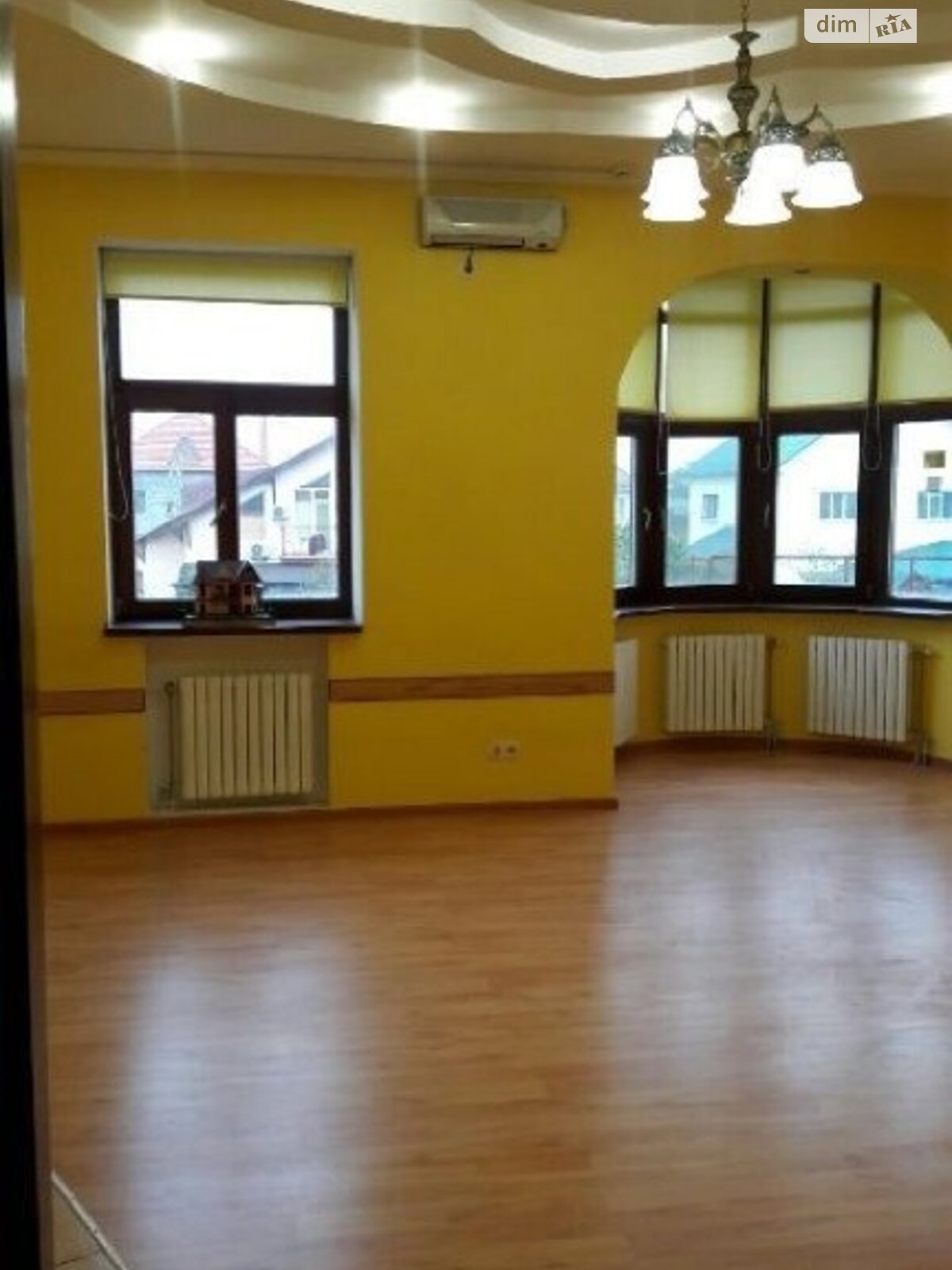 триповерховий будинок з ремонтом, 480 кв. м, ракушняк. Продаж у Ліски фото 1