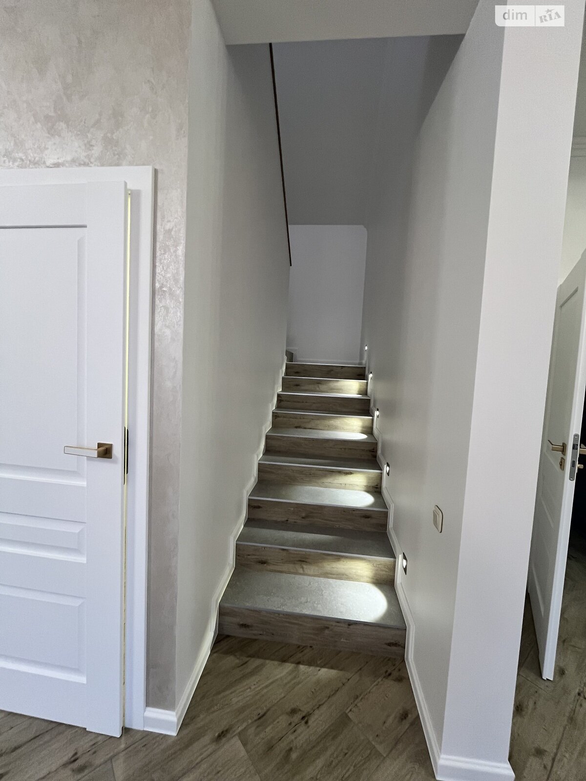 двухэтажный дом с гаражом, 180 кв. м, пеноблок. Продажа в Лески фото 1 двухэтажный дом с гаражом, 180 кв. м, пеноблок. Продажа в Лески фото 1