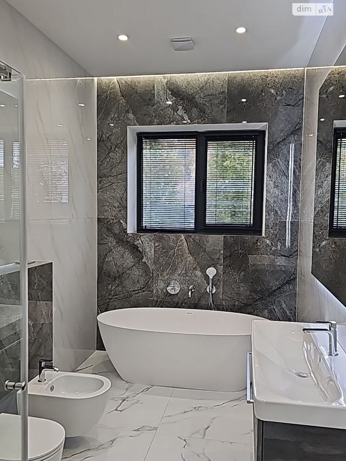 одноэтажный дом с гаражом, 280 кв. м, кирпич. Продажа в Лесниках фото 1 одноэтажный дом с гаражом, 280 кв. м, кирпич. Продажа в Лесниках фото 1