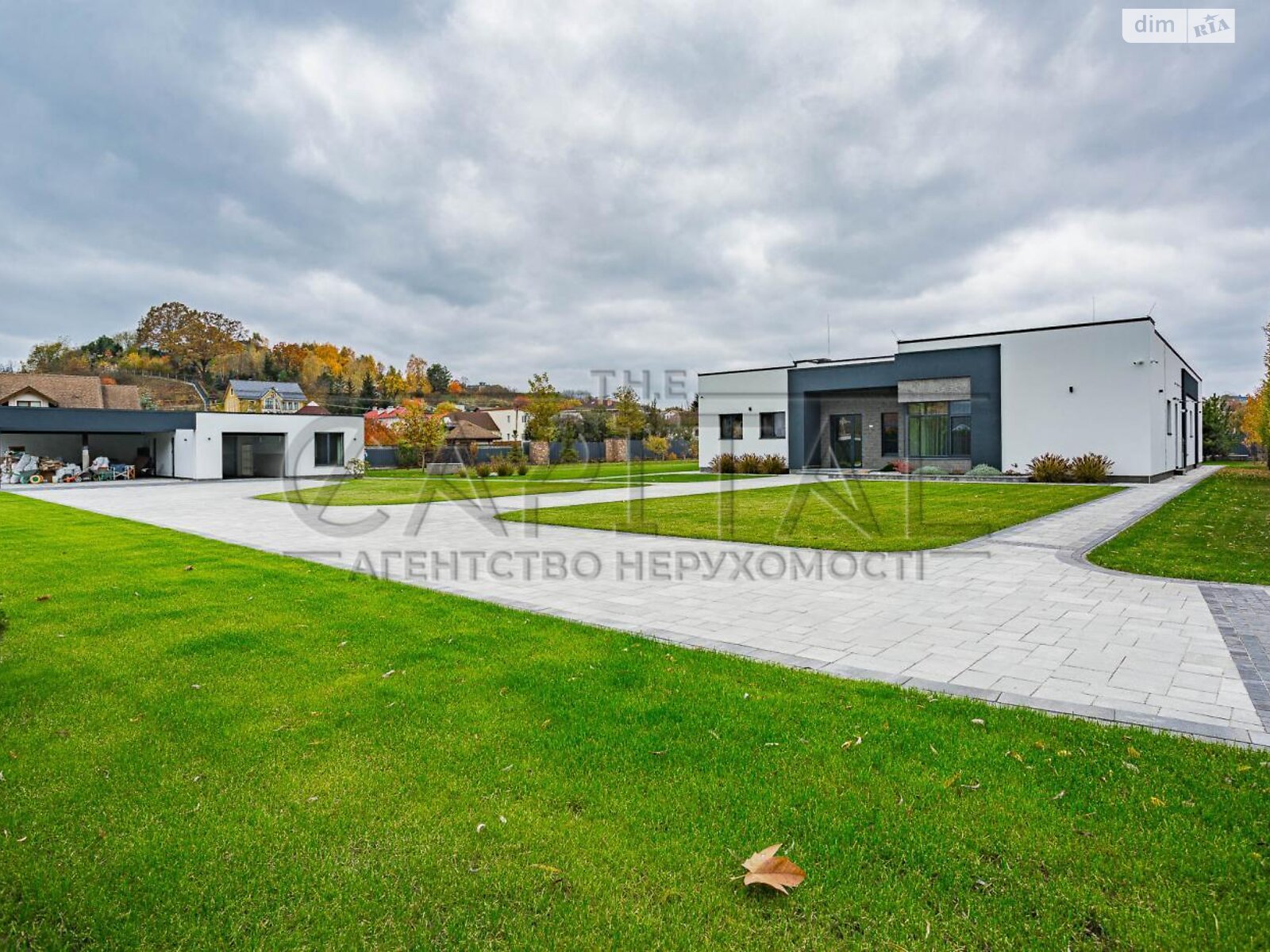 одноэтажный дом с гаражом, 280 кв. м, кирпич. Продажа в Лесниках фото 1 одноэтажный дом с гаражом, 280 кв. м, кирпич. Продажа в Лесниках фото 1
