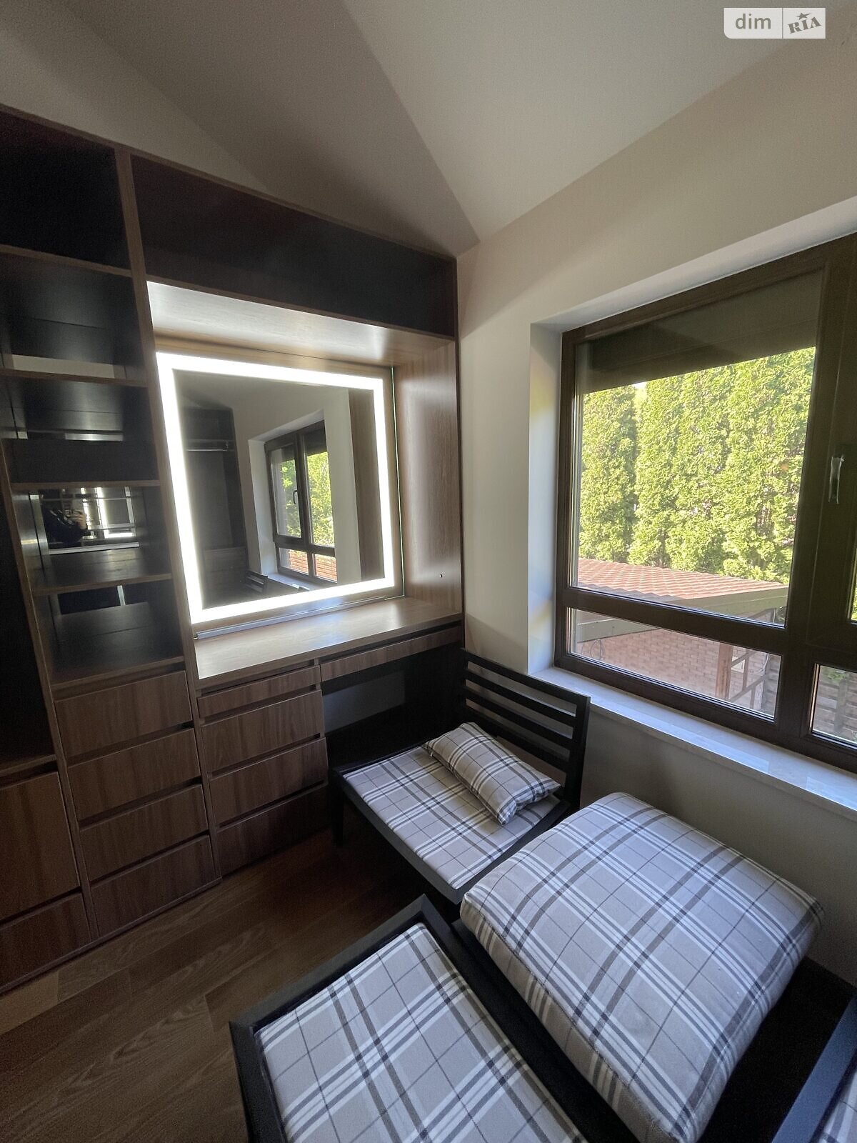 двухэтажный дом с верандой, 500 кв. м, кирпич. Продажа в Лесниках фото 1 двухэтажный дом с верандой, 500 кв. м, кирпич. Продажа в Лесниках фото 1