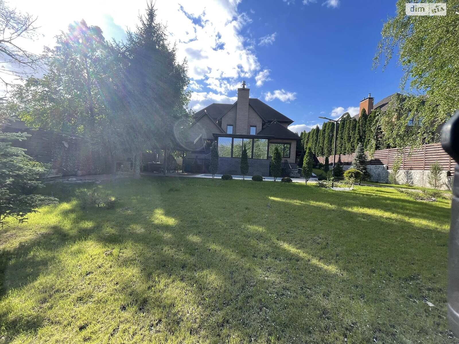 двухэтажный дом с верандой, 500 кв. м, кирпич. Продажа в Лесниках фото 1 двухэтажный дом с верандой, 500 кв. м, кирпич. Продажа в Лесниках фото 1