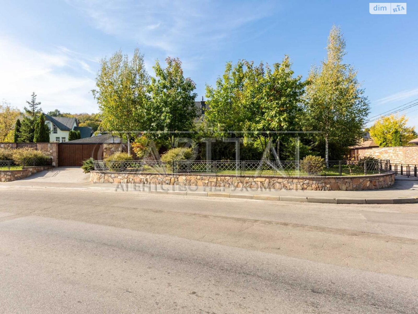 двухэтажный дом с верандой, 440 кв. м, кирпич. Продажа в Лесниках фото 1 двухэтажный дом с верандой, 440 кв. м, кирпич. Продажа в Лесниках фото 1